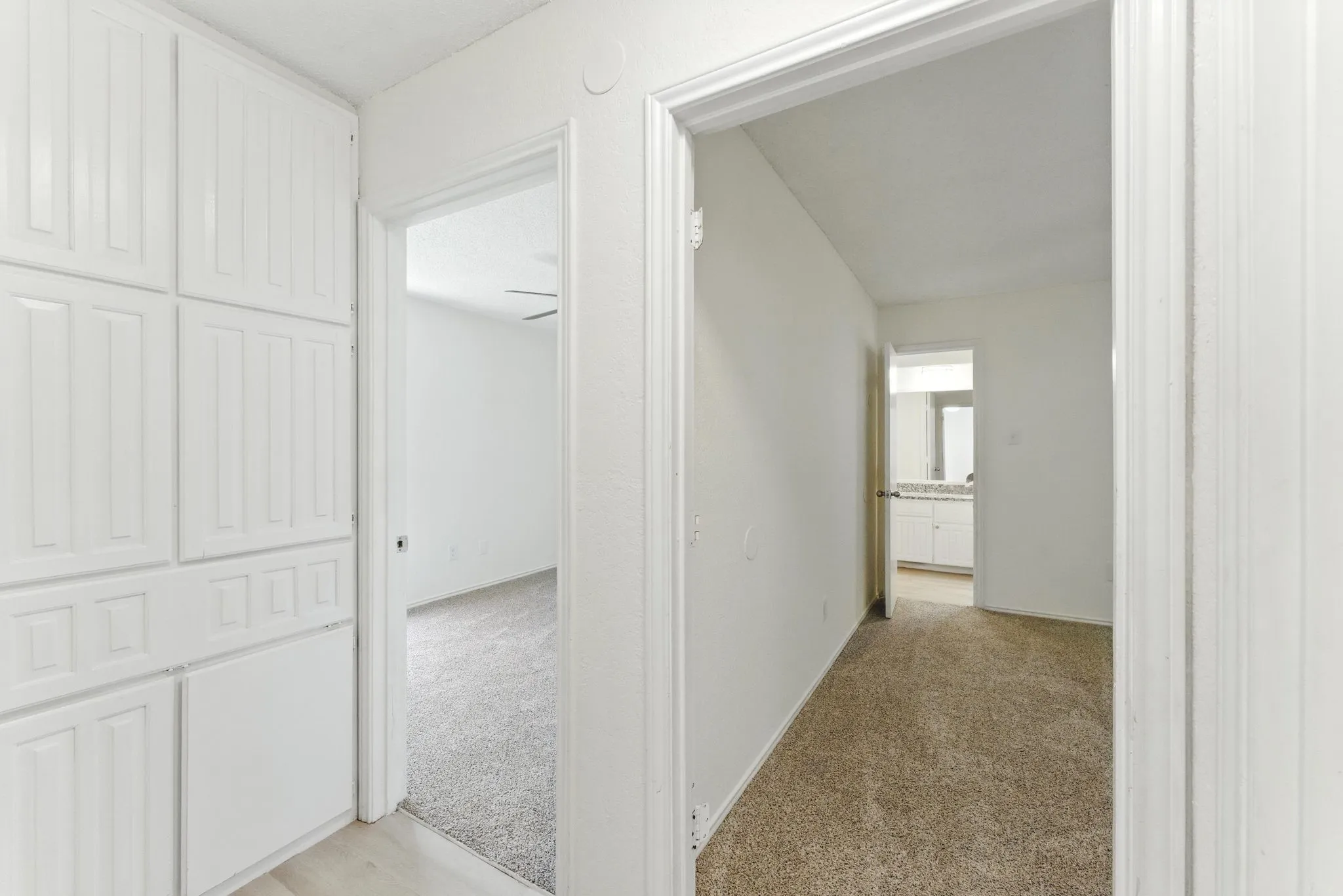 Single Family Residence For Sale in Tarrant County , 6905 W Cleburne Road, Fort Worth, Texas 76133, 4 Bedroom, 4 Bathroom, 2 Garage spaces, 2,292 Sqft, built in 1978, mls#21338540, Real Estate Agent in Fort Worth, Homes For Sale in Tarrant county, Homes For Sale in Fort Worth, Realtor in Fort Worth Texas, Real Estate Brokerage Independent Realty Texas, Luminita Cordes Realtor