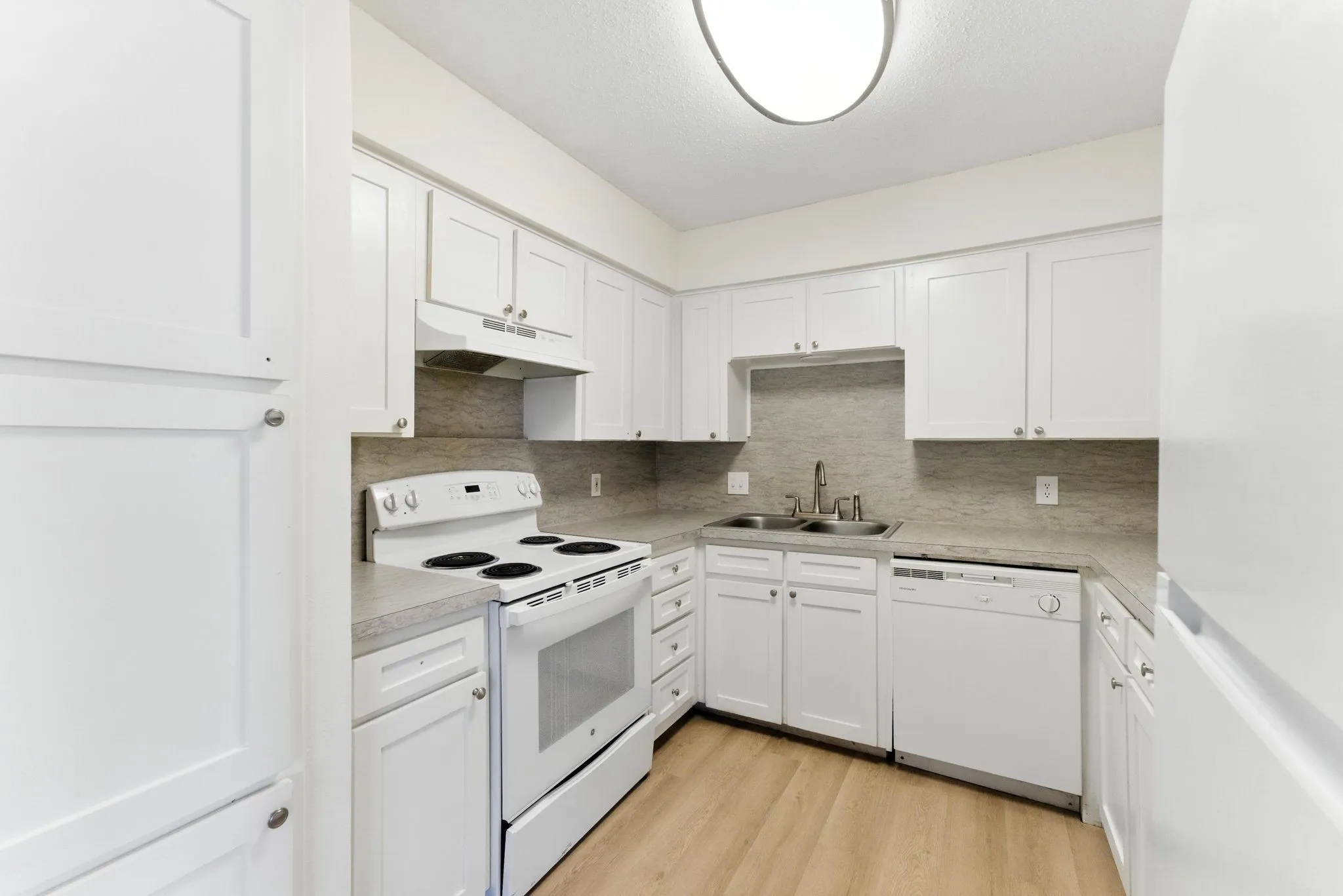 Single Family Residence For Sale in Tarrant County , 6905 W Cleburne Road, Fort Worth, Texas 76133, 4 Bedroom, 4 Bathroom, 2 Garage spaces, 2,292 Sqft, built in 1978, mls#21338540, Real Estate Agent in Fort Worth, Homes For Sale in Tarrant county, Homes For Sale in Fort Worth, Realtor in Fort Worth Texas, Real Estate Brokerage Independent Realty Texas, Luminita Cordes Realtor