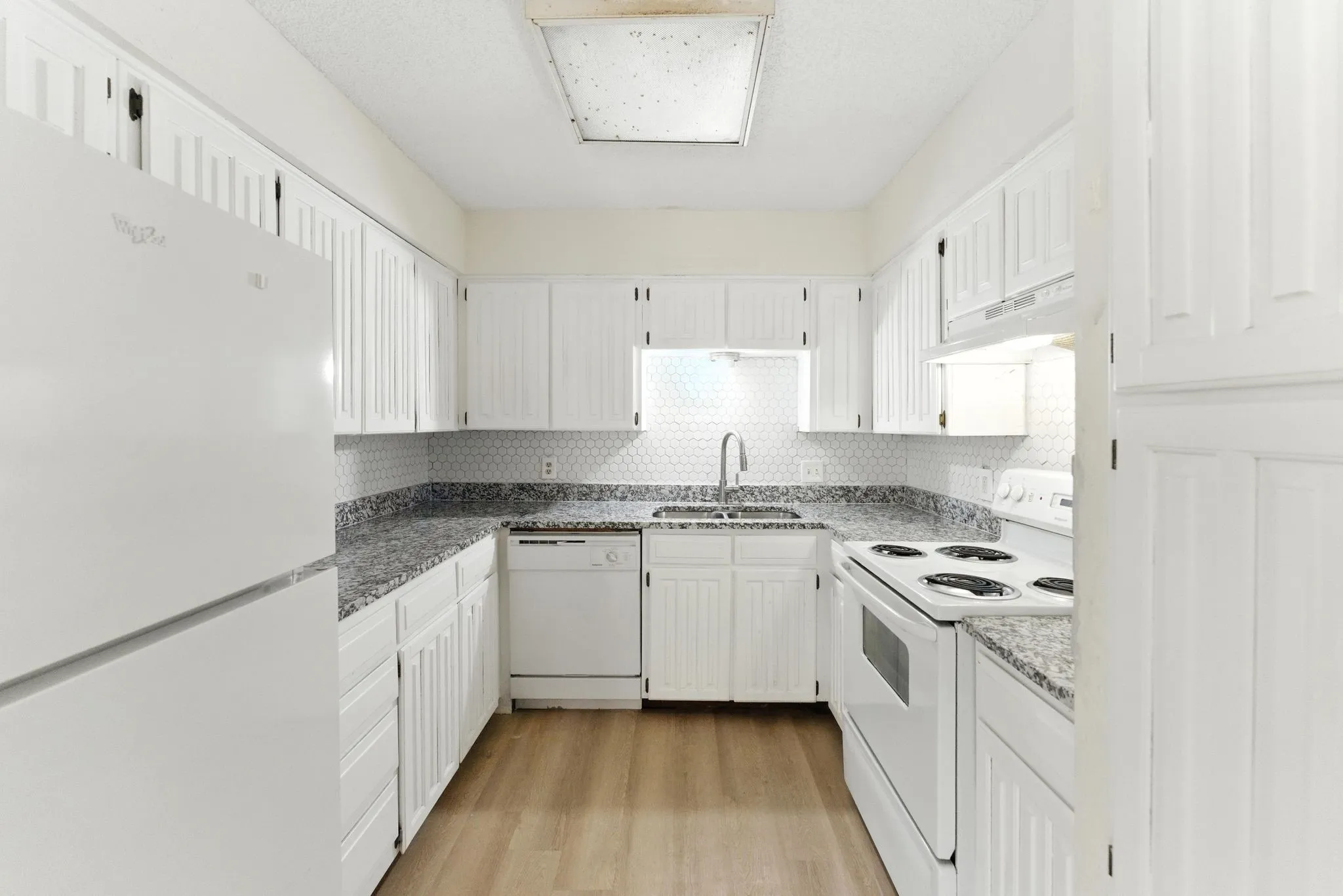 Single Family Residence For Sale in Tarrant County , 6905 W Cleburne Road, Fort Worth, Texas 76133, 4 Bedroom, 4 Bathroom, 2 Garage spaces, 2,292 Sqft, built in 1978, mls#21338540, Real Estate Agent in Fort Worth, Homes For Sale in Tarrant county, Homes For Sale in Fort Worth, Realtor in Fort Worth Texas, Real Estate Brokerage Independent Realty Texas, Luminita Cordes Realtor