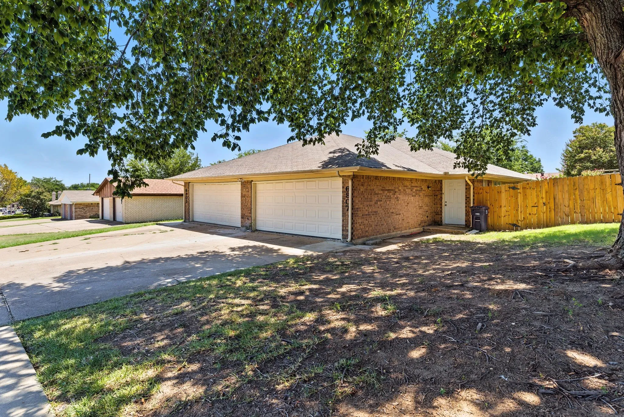 Single Family Residence For Sale in Tarrant County , 6905 W Cleburne Road, Fort Worth, Texas 76133, 4 Bedroom, 4 Bathroom, 2 Garage spaces, 2,292 Sqft, built in 1978, mls#21338540, Real Estate Agent in Fort Worth, Homes For Sale in Tarrant county, Homes For Sale in Fort Worth, Realtor in Fort Worth Texas, Real Estate Brokerage Independent Realty Texas, Luminita Cordes Realtor