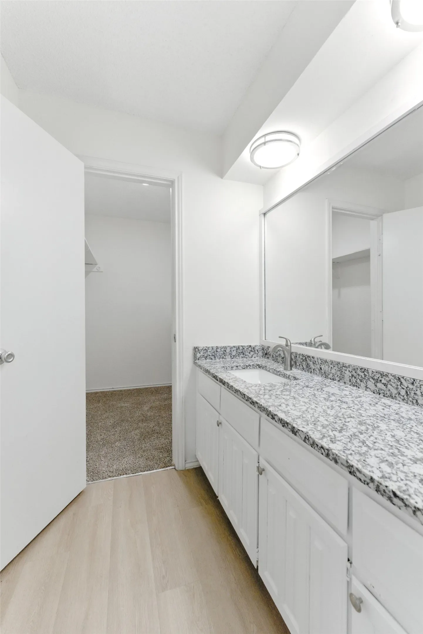 Single Family Residence For Sale in Tarrant County , 6905 W Cleburne Road, Fort Worth, Texas 76133, 4 Bedroom, 4 Bathroom, 2 Garage spaces, 2,292 Sqft, built in 1978, mls#21338540, Real Estate Agent in Fort Worth, Homes For Sale in Tarrant county, Homes For Sale in Fort Worth, Realtor in Fort Worth Texas, Real Estate Brokerage Independent Realty Texas, Luminita Cordes Realtor
