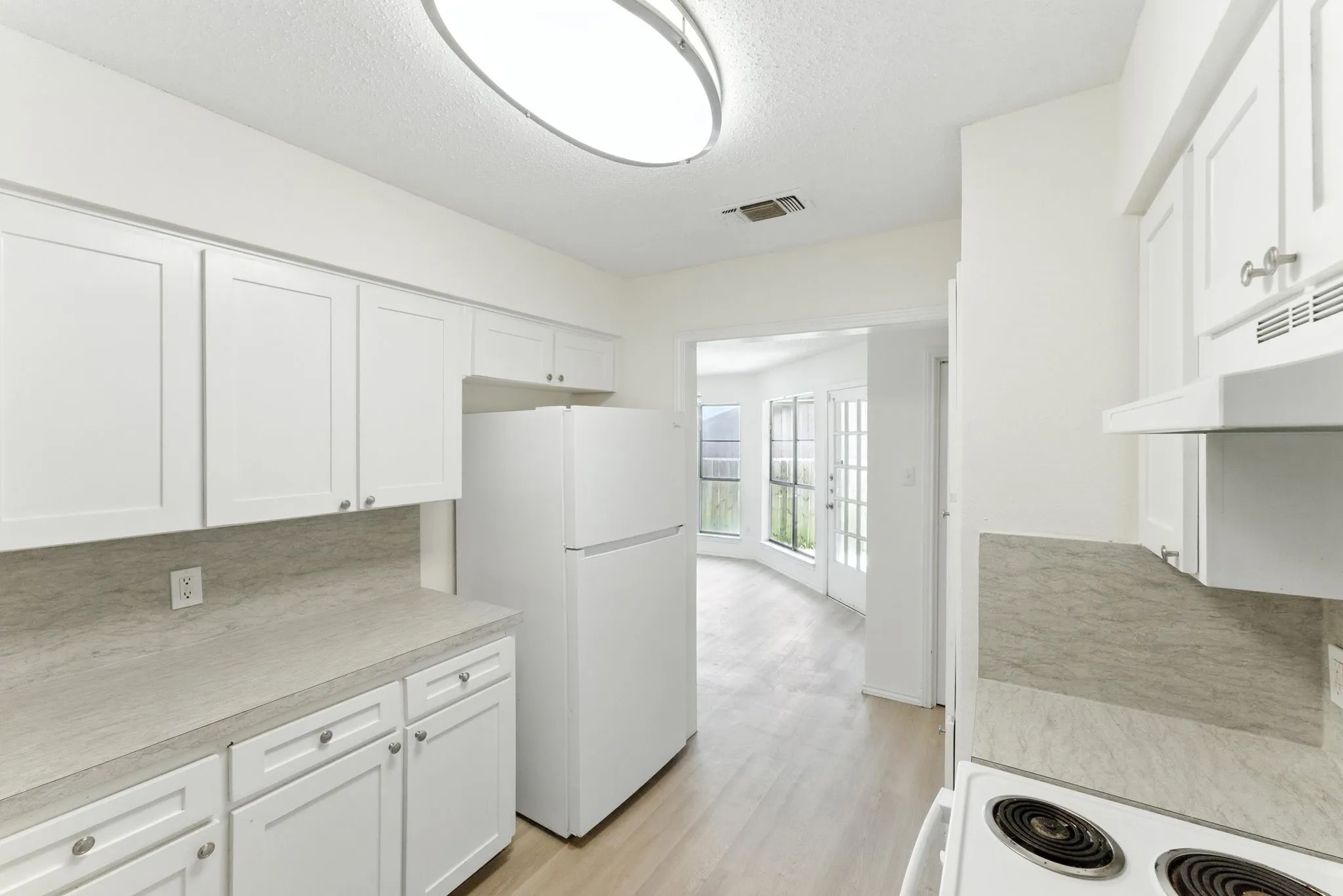 Single Family Residence For Sale in Tarrant County , 6905 W Cleburne Road, Fort Worth, Texas 76133, 4 Bedroom, 4 Bathroom, 2 Garage spaces, 2,292 Sqft, built in 1978, mls#21338540, Real Estate Agent in Fort Worth, Homes For Sale in Tarrant county, Homes For Sale in Fort Worth, Realtor in Fort Worth Texas, Real Estate Brokerage Independent Realty Texas, Luminita Cordes Realtor