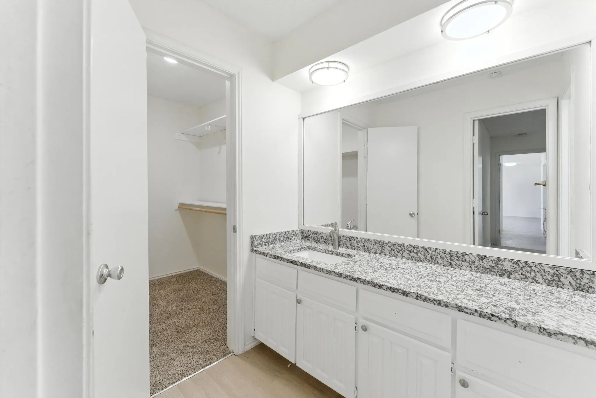 Single Family Residence For Sale in Tarrant County , 6905 W Cleburne Road, Fort Worth, Texas 76133, 4 Bedroom, 4 Bathroom, 2 Garage spaces, 2,292 Sqft, built in 1978, mls#21338540, Real Estate Agent in Fort Worth, Homes For Sale in Tarrant county, Homes For Sale in Fort Worth, Realtor in Fort Worth Texas, Real Estate Brokerage Independent Realty Texas, Luminita Cordes Realtor