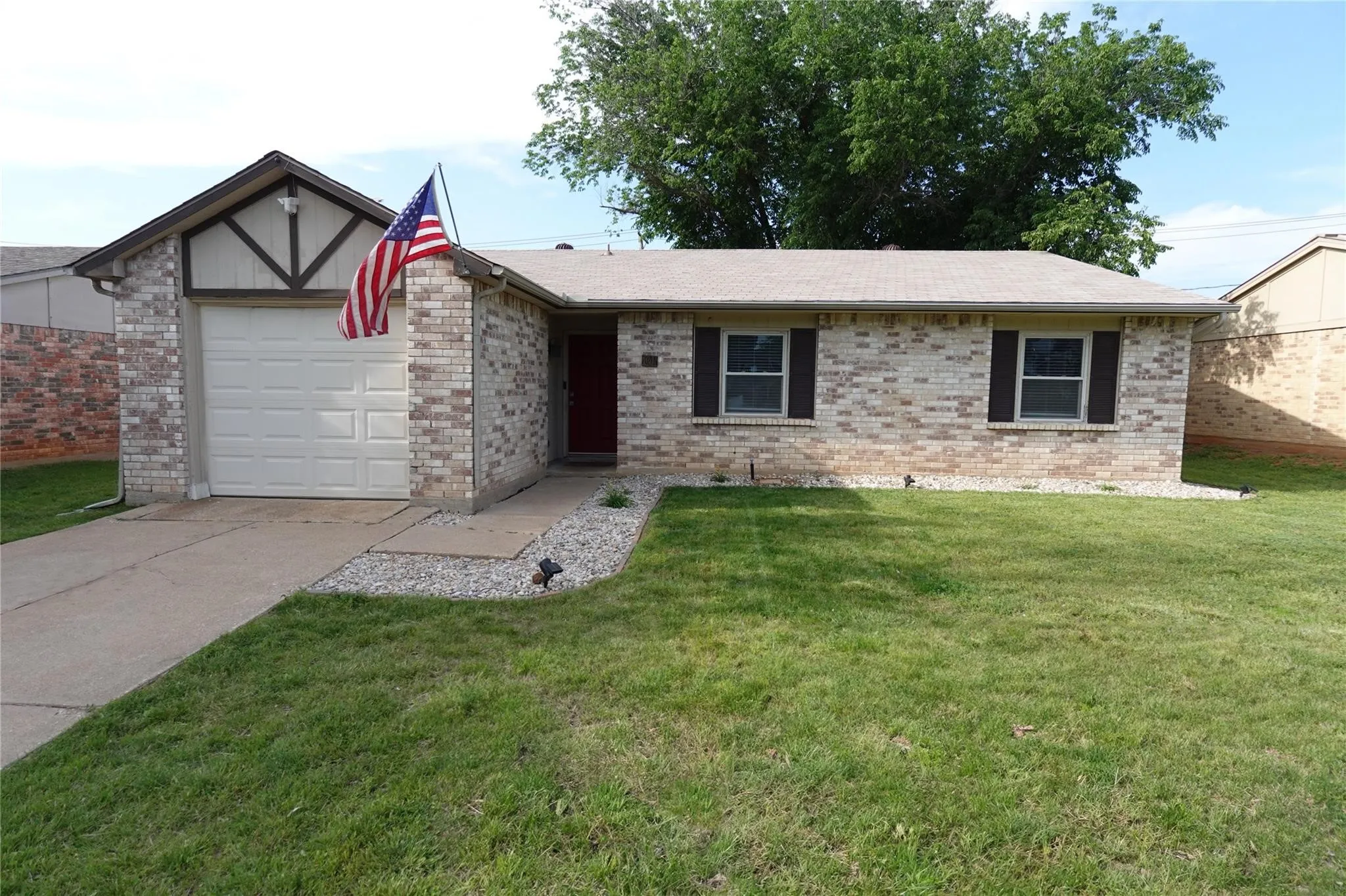 Single Family Residence For Rent in Tarrant County , 7021 Greenview Circle N, Fort Worth, Texas 76120, 3 Bedroom, 2 Bathroom, 1 Garage spaces, 1,273 Sqft, built in 1981, mls#21340642, Real Estate Agent in Fort Worth, Homes For Rent in Tarrant county, Homes For Rent in Fort Worth, Realtor in Fort Worth Texas, Real Estate Brokerage Independent Realty Texas, Luminita Cordes Realtor