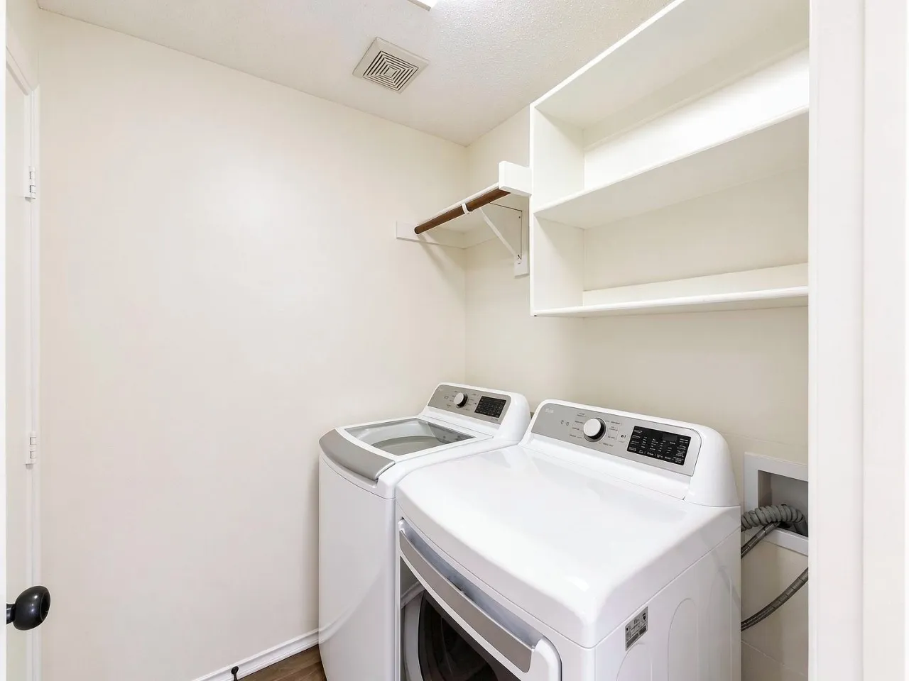 Single Family Residence For Rent in Collin County , 9903 Presthope Drive, Frisco, Texas 75035, 4 Bedroom, 2 Bathroom, 2 Garage spaces, 2,160 Sqft, built in 1998, mls#21342317, Real Estate Agent in Frisco, Homes For Rent in Collin county, Homes For Rent in Frisco, Realtor in Frisco Texas, Real Estate Brokerage Independent Realty Texas, Luminita Cordes Realtor