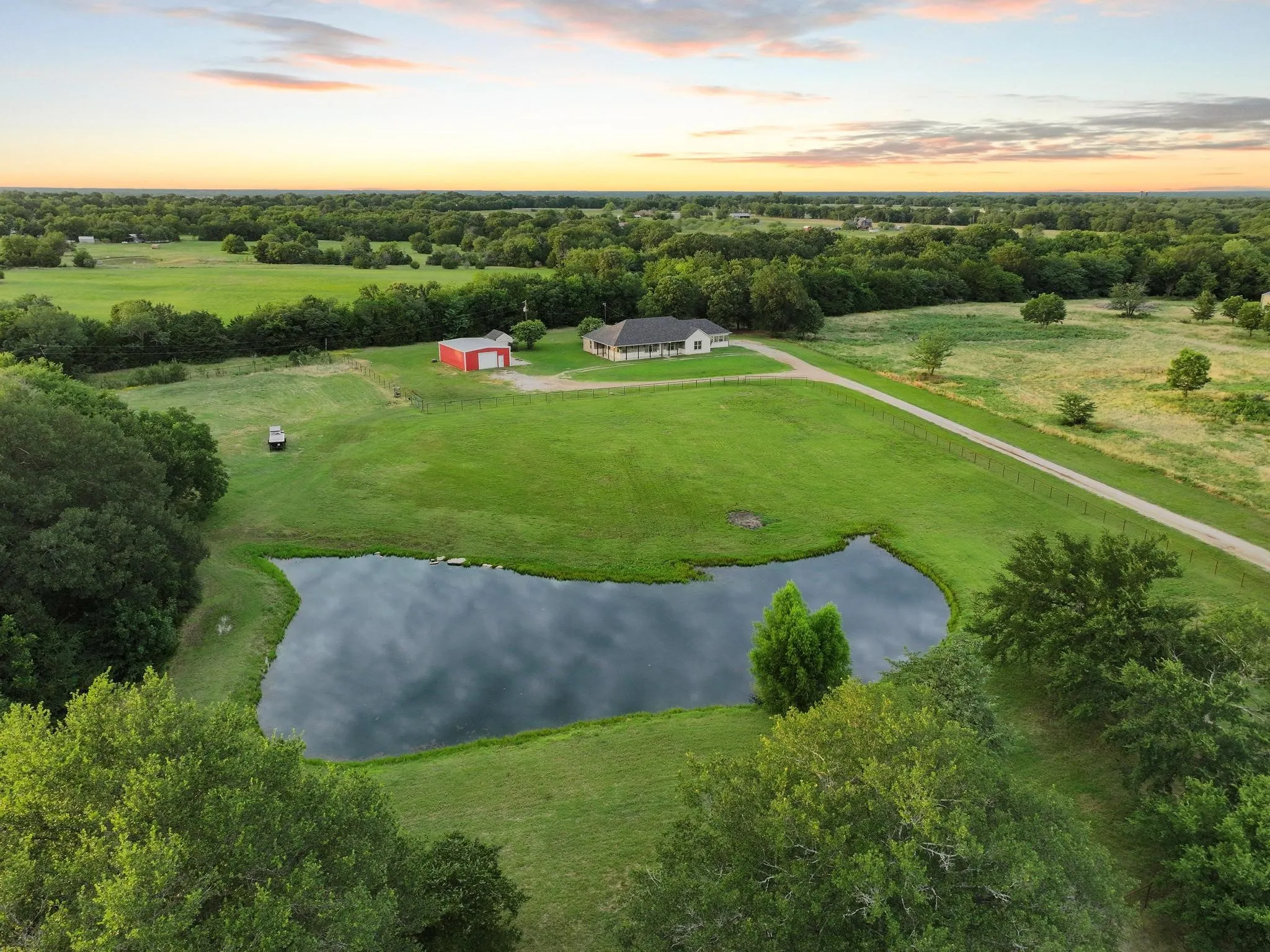 Single Family Residence For Sale in Hunt County , 7106 County Road 4729 2, Commerce, Texas 75428, 4 Bedroom, 3 Bathroom, Garage spaces, 3,070 Sqft, built in 2012, mls#21342336, Real Estate Agent in Commerce, Homes For Sale in Hunt county, Homes For Sale in Commerce, Realtor in Commerce Texas, Real Estate Brokerage Independent Realty Texas, Luminita Cordes Realtor