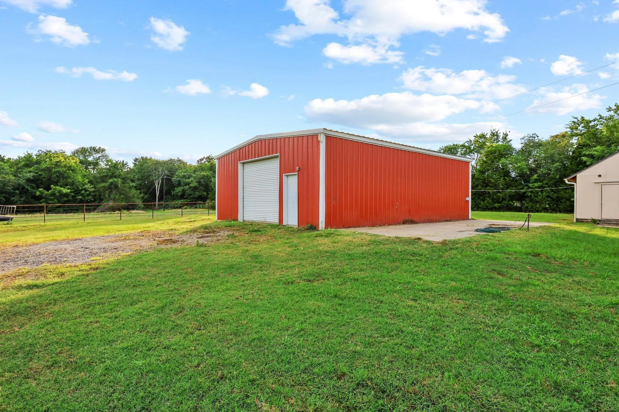 Single Family Residence For Sale in Hunt County , 7106 County Road 4729 2, Commerce, Texas 75428, 4 Bedroom, 3 Bathroom, Garage spaces, 3,070 Sqft, built in 2012, mls#21342336, Real Estate Agent in Commerce, Homes For Sale in Hunt county, Homes For Sale in Commerce, Realtor in Commerce Texas, Real Estate Brokerage Independent Realty Texas, Luminita Cordes Realtor