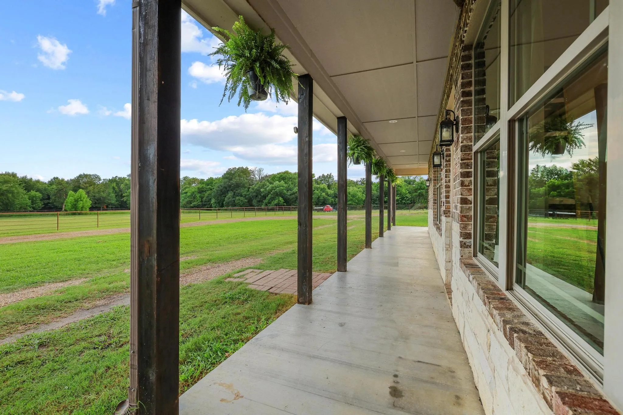 Single Family Residence For Sale in Hunt County , 7106 County Road 4729 2, Commerce, Texas 75428, 4 Bedroom, 3 Bathroom, Garage spaces, 3,070 Sqft, built in 2012, mls#21342336, Real Estate Agent in Commerce, Homes For Sale in Hunt county, Homes For Sale in Commerce, Realtor in Commerce Texas, Real Estate Brokerage Independent Realty Texas, Luminita Cordes Realtor