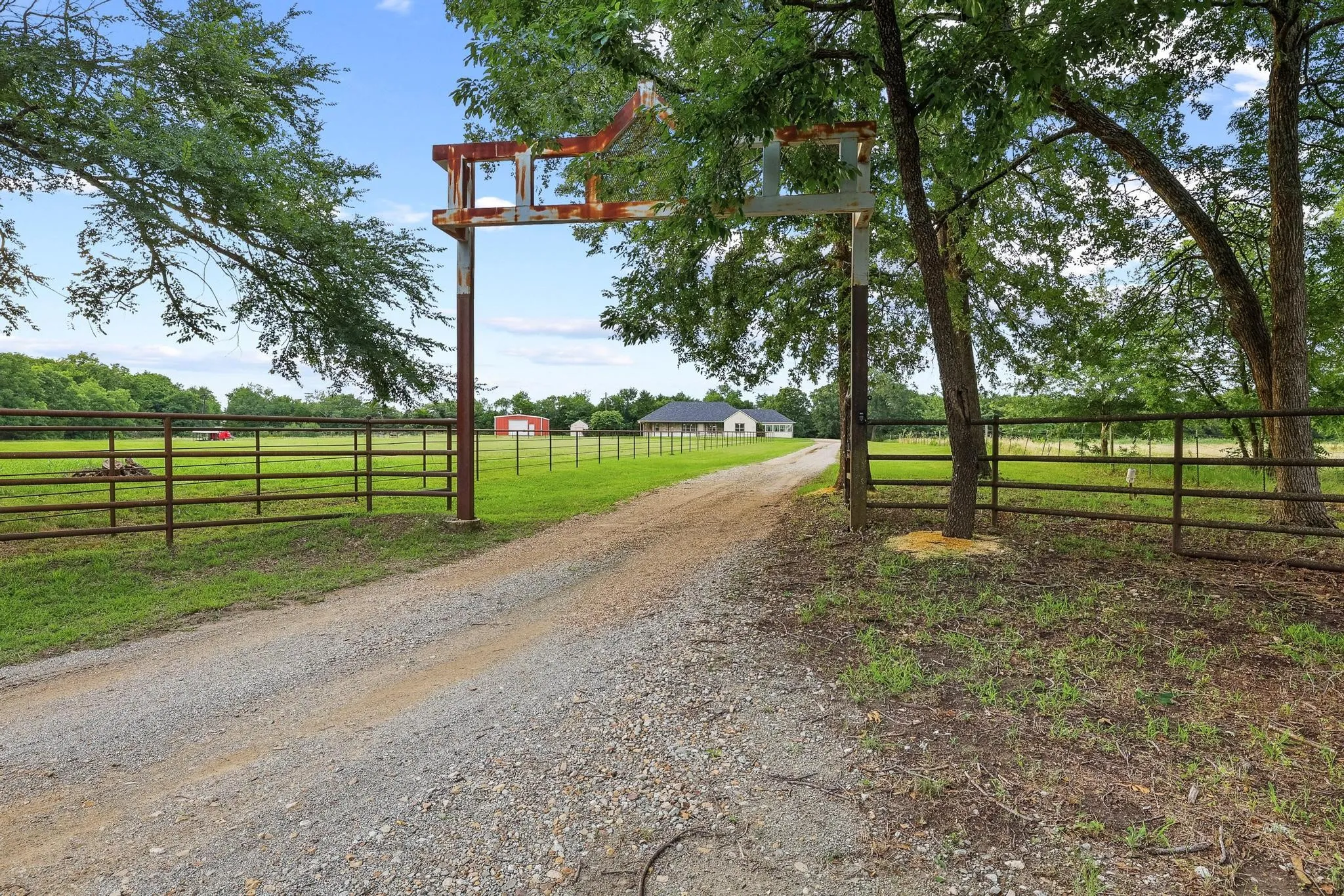 Single Family Residence For Sale in Hunt County , 7106 County Road 4729 2, Commerce, Texas 75428, 4 Bedroom, 3 Bathroom, Garage spaces, 3,070 Sqft, built in 2012, mls#21342336, Real Estate Agent in Commerce, Homes For Sale in Hunt county, Homes For Sale in Commerce, Realtor in Commerce Texas, Real Estate Brokerage Independent Realty Texas, Luminita Cordes Realtor