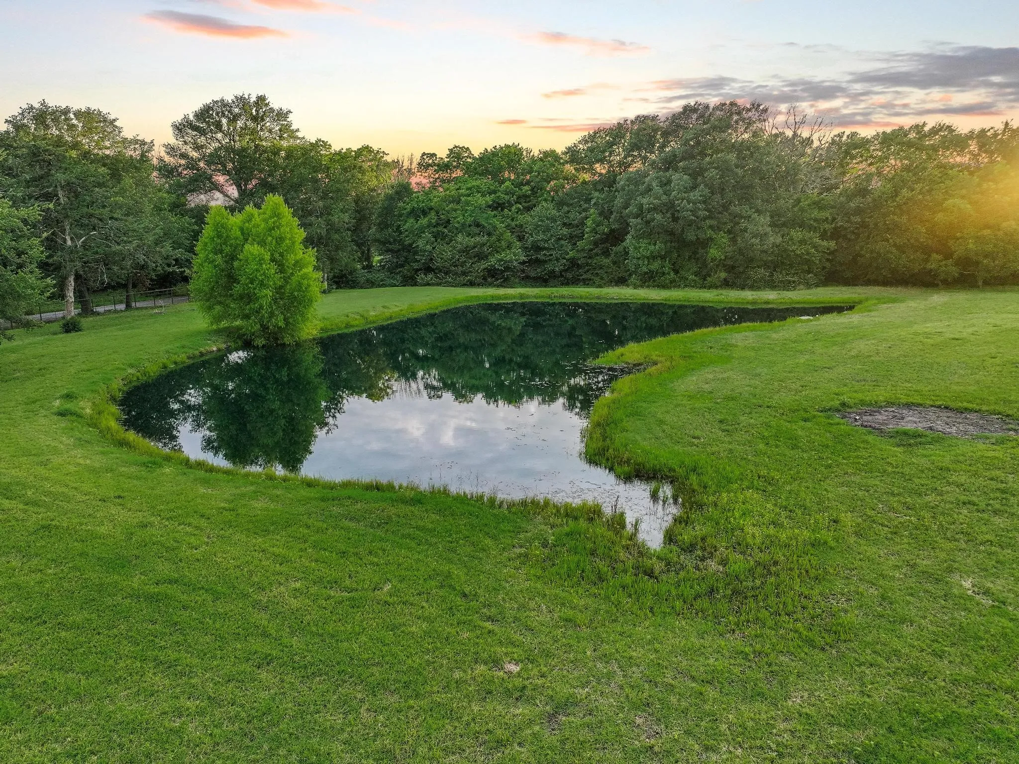 Single Family Residence For Sale in Hunt County , 7106 County Road 4729 2, Commerce, Texas 75428, 4 Bedroom, 3 Bathroom, Garage spaces, 3,070 Sqft, built in 2012, mls#21342336, Real Estate Agent in Commerce, Homes For Sale in Hunt county, Homes For Sale in Commerce, Realtor in Commerce Texas, Real Estate Brokerage Independent Realty Texas, Luminita Cordes Realtor