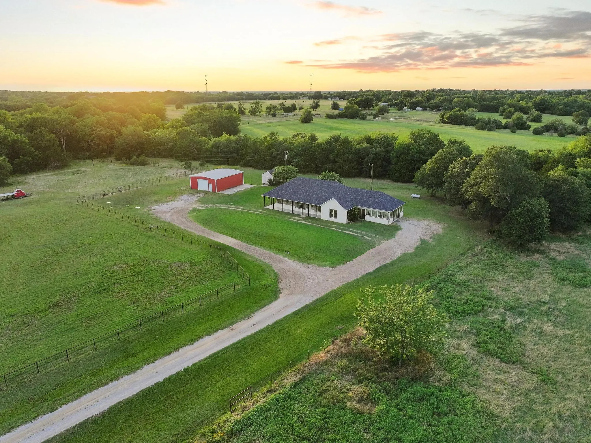 Single Family Residence For Sale in Hunt County , 7106 County Road 4729 2, Commerce, Texas 75428, 4 Bedroom, 3 Bathroom, Garage spaces, 3,070 Sqft, built in 2012, mls#21342336, Real Estate Agent in Commerce, Homes For Sale in Hunt county, Homes For Sale in Commerce, Realtor in Commerce Texas, Real Estate Brokerage Independent Realty Texas, Luminita Cordes Realtor