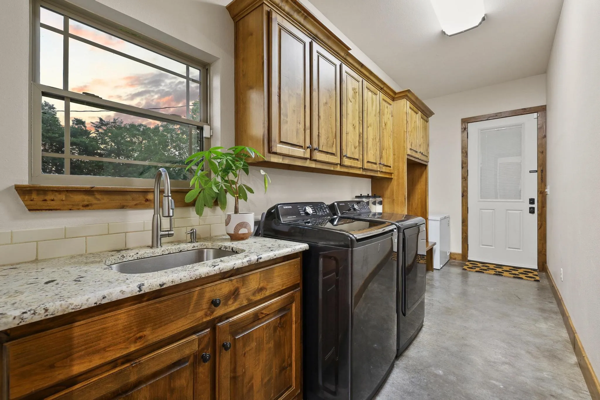 Single Family Residence For Sale in Hunt County , 7106 County Road 4729 2, Commerce, Texas 75428, 4 Bedroom, 3 Bathroom, Garage spaces, 3,070 Sqft, built in 2012, mls#21342336, Real Estate Agent in Commerce, Homes For Sale in Hunt county, Homes For Sale in Commerce, Realtor in Commerce Texas, Real Estate Brokerage Independent Realty Texas, Luminita Cordes Realtor