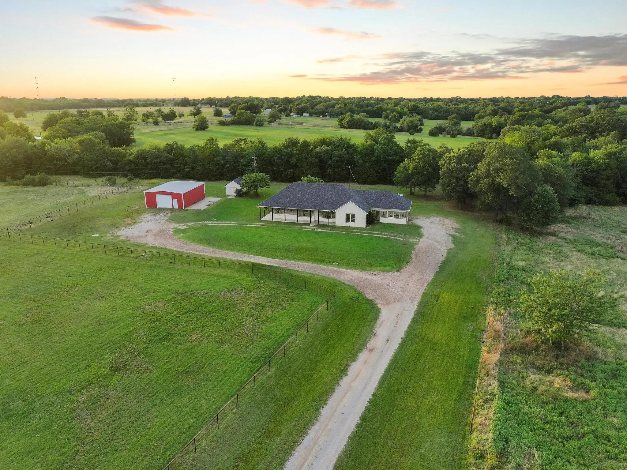 Single Family Residence For Sale in Hunt County , 7106 County Road 4729 2, Commerce, Texas 75428, 4 Bedroom, 3 Bathroom, Garage spaces, 3,070 Sqft, built in 2012, mls#21342336, Real Estate Agent in Commerce, Homes For Sale in Hunt county, Homes For Sale in Commerce, Realtor in Commerce Texas, Real Estate Brokerage Independent Realty Texas, Luminita Cordes Realtor
