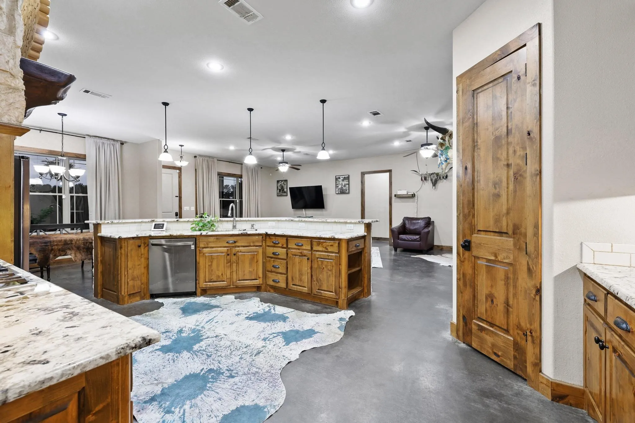 Single Family Residence For Sale in Hunt County , 7106 County Road 4729 2, Commerce, Texas 75428, 4 Bedroom, 3 Bathroom, Garage spaces, 3,070 Sqft, built in 2012, mls#21342336, Real Estate Agent in Commerce, Homes For Sale in Hunt county, Homes For Sale in Commerce, Realtor in Commerce Texas, Real Estate Brokerage Independent Realty Texas, Luminita Cordes Realtor