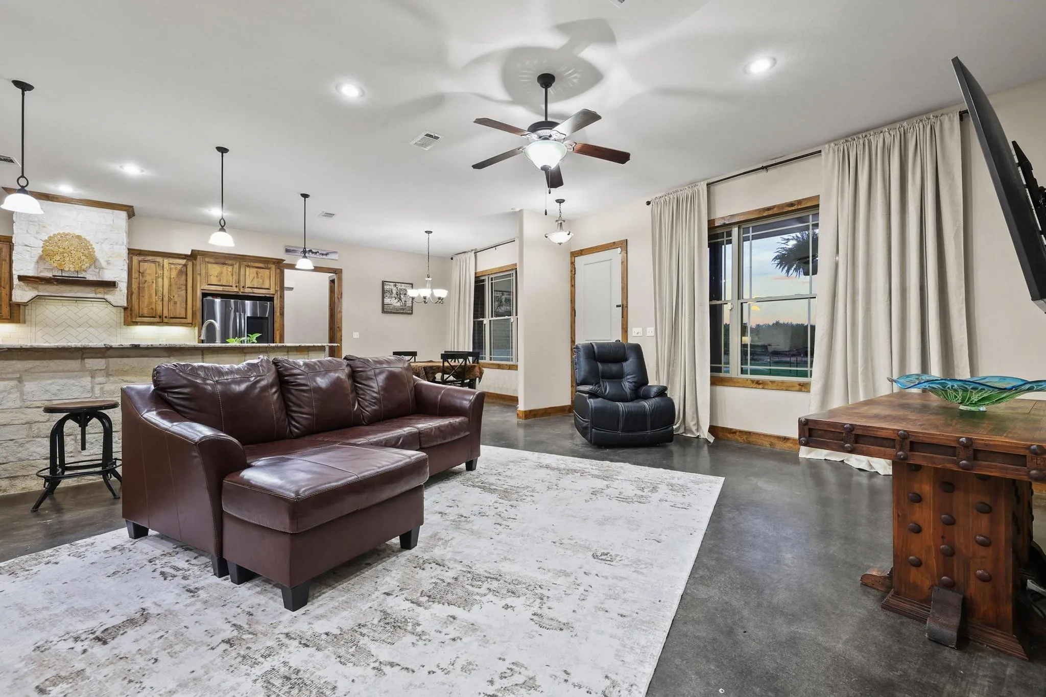 Single Family Residence For Sale in Hunt County , 7106 County Road 4729 2, Commerce, Texas 75428, 4 Bedroom, 3 Bathroom, Garage spaces, 3,070 Sqft, built in 2012, mls#21342336, Real Estate Agent in Commerce, Homes For Sale in Hunt county, Homes For Sale in Commerce, Realtor in Commerce Texas, Real Estate Brokerage Independent Realty Texas, Luminita Cordes Realtor