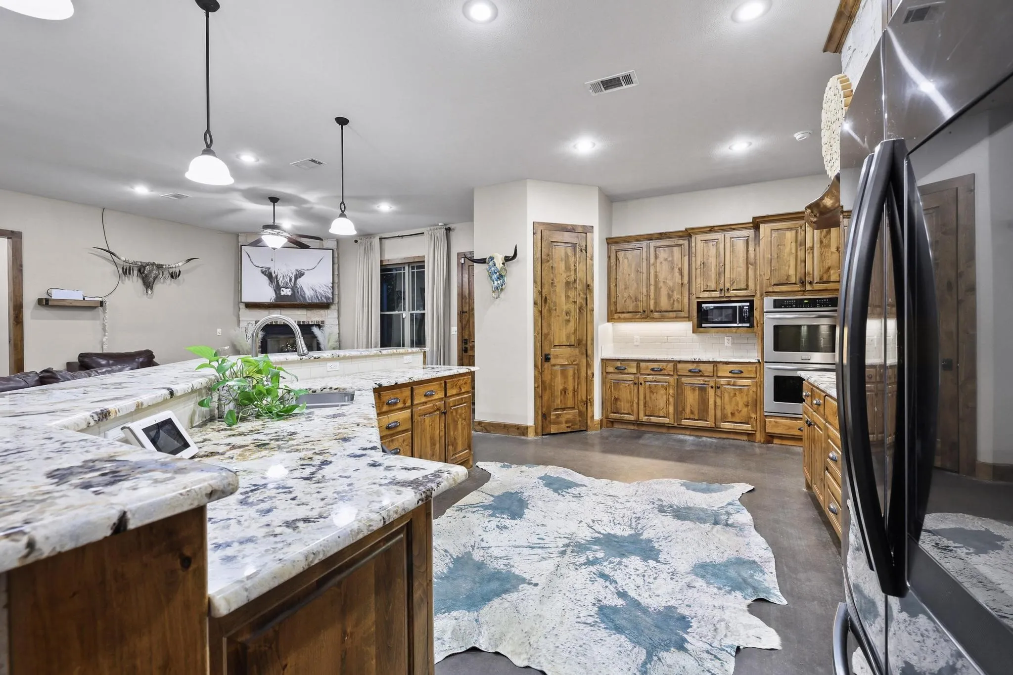 Single Family Residence For Sale in Hunt County , 7106 County Road 4729 2, Commerce, Texas 75428, 4 Bedroom, 3 Bathroom, Garage spaces, 3,070 Sqft, built in 2012, mls#21342336, Real Estate Agent in Commerce, Homes For Sale in Hunt county, Homes For Sale in Commerce, Realtor in Commerce Texas, Real Estate Brokerage Independent Realty Texas, Luminita Cordes Realtor