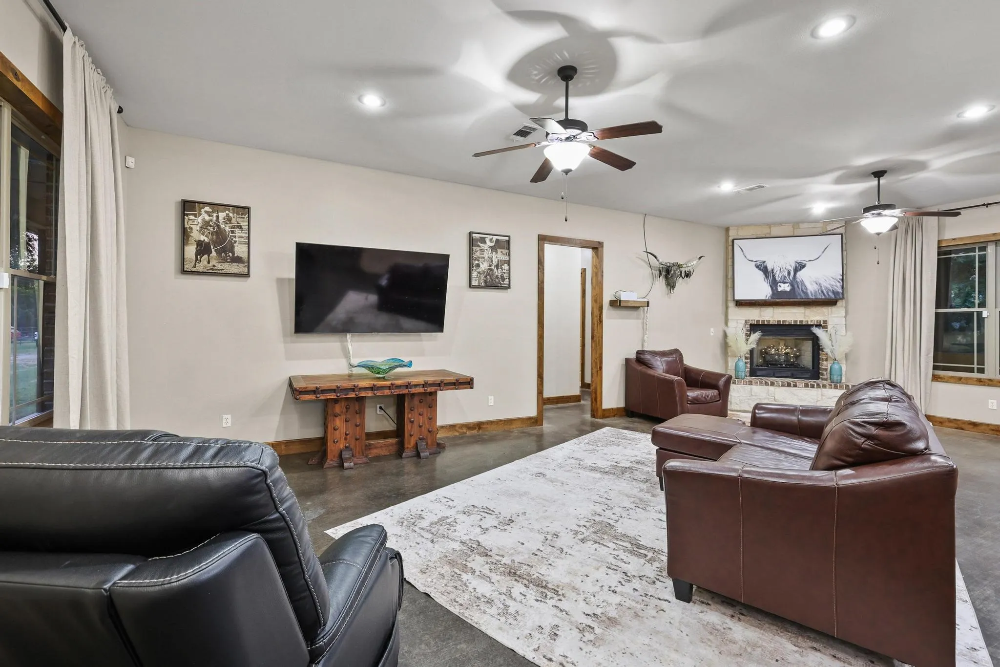Single Family Residence For Sale in Hunt County , 7106 County Road 4729 2, Commerce, Texas 75428, 4 Bedroom, 3 Bathroom, Garage spaces, 3,070 Sqft, built in 2012, mls#21342336, Real Estate Agent in Commerce, Homes For Sale in Hunt county, Homes For Sale in Commerce, Realtor in Commerce Texas, Real Estate Brokerage Independent Realty Texas, Luminita Cordes Realtor