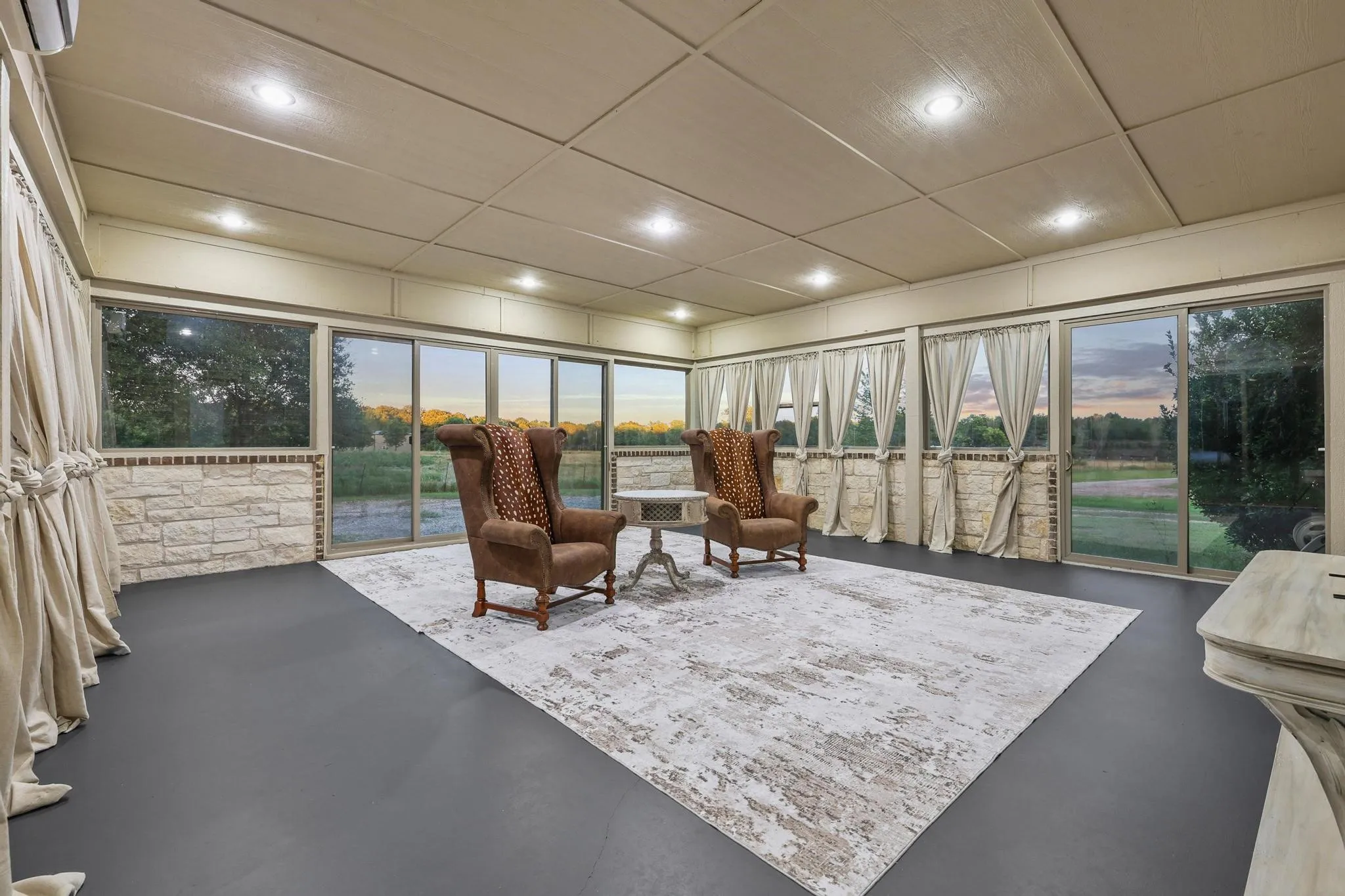 Single Family Residence For Sale in Hunt County , 7106 County Road 4729 2, Commerce, Texas 75428, 4 Bedroom, 3 Bathroom, Garage spaces, 3,070 Sqft, built in 2012, mls#21342336, Real Estate Agent in Commerce, Homes For Sale in Hunt county, Homes For Sale in Commerce, Realtor in Commerce Texas, Real Estate Brokerage Independent Realty Texas, Luminita Cordes Realtor