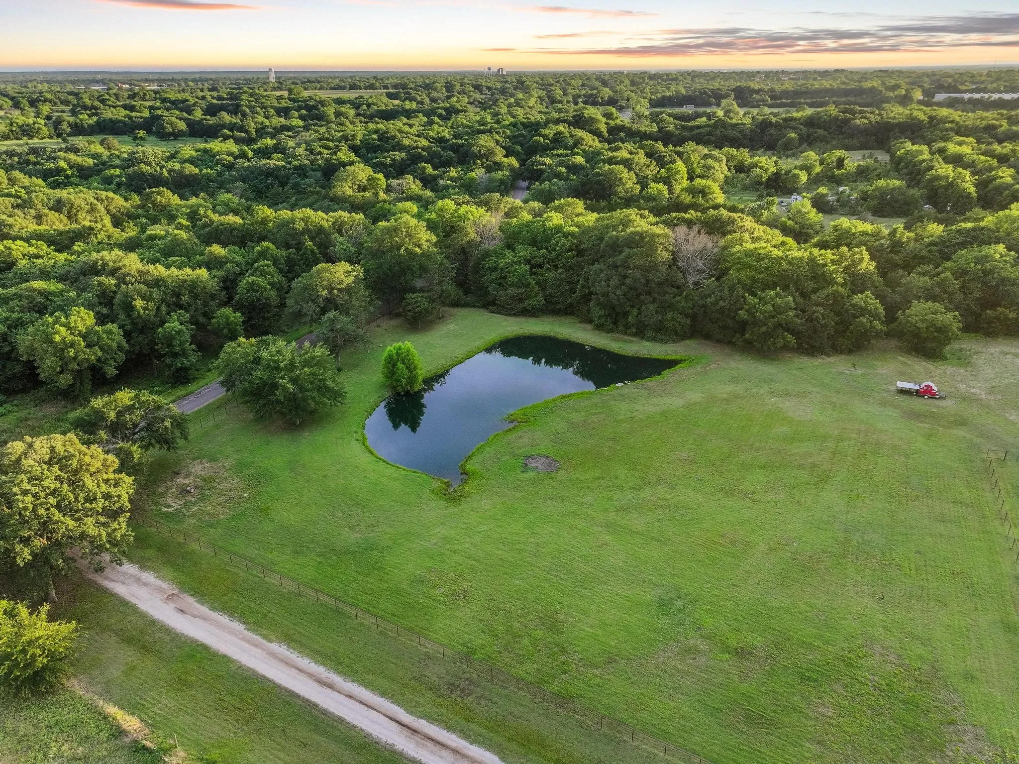 Single Family Residence For Sale in Hunt County , 7106 County Road 4729 2, Commerce, Texas 75428, 4 Bedroom, 3 Bathroom, Garage spaces, 3,070 Sqft, built in 2012, mls#21342336, Real Estate Agent in Commerce, Homes For Sale in Hunt county, Homes For Sale in Commerce, Realtor in Commerce Texas, Real Estate Brokerage Independent Realty Texas, Luminita Cordes Realtor