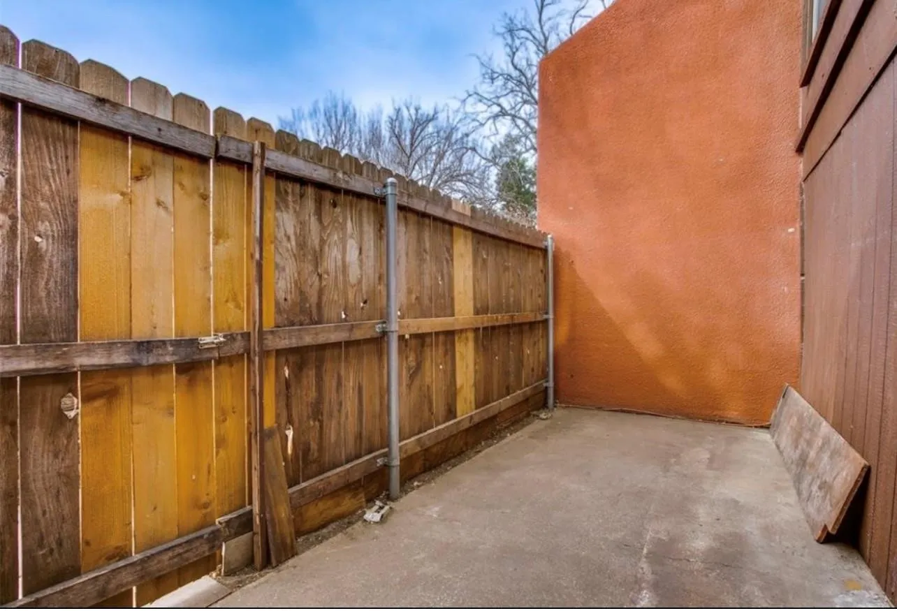 Condominium For Rent in Dallas County , 7152 Fair Oaks Avenue 1122, Dallas, Texas 75231, 3 Bedrooms, 2 Bathrooms, Garage spaces, 964 Sqft, built in 1975, Price $1,490, mls#21342337, Real Estate Agent in Dallas, Homes For Rent in Dallas county, Homes For Rent in Dallas, Realtor in Dallas Texas, Real Estate Brokerage Independent Realty Texas, Luminita Cordes Realtor