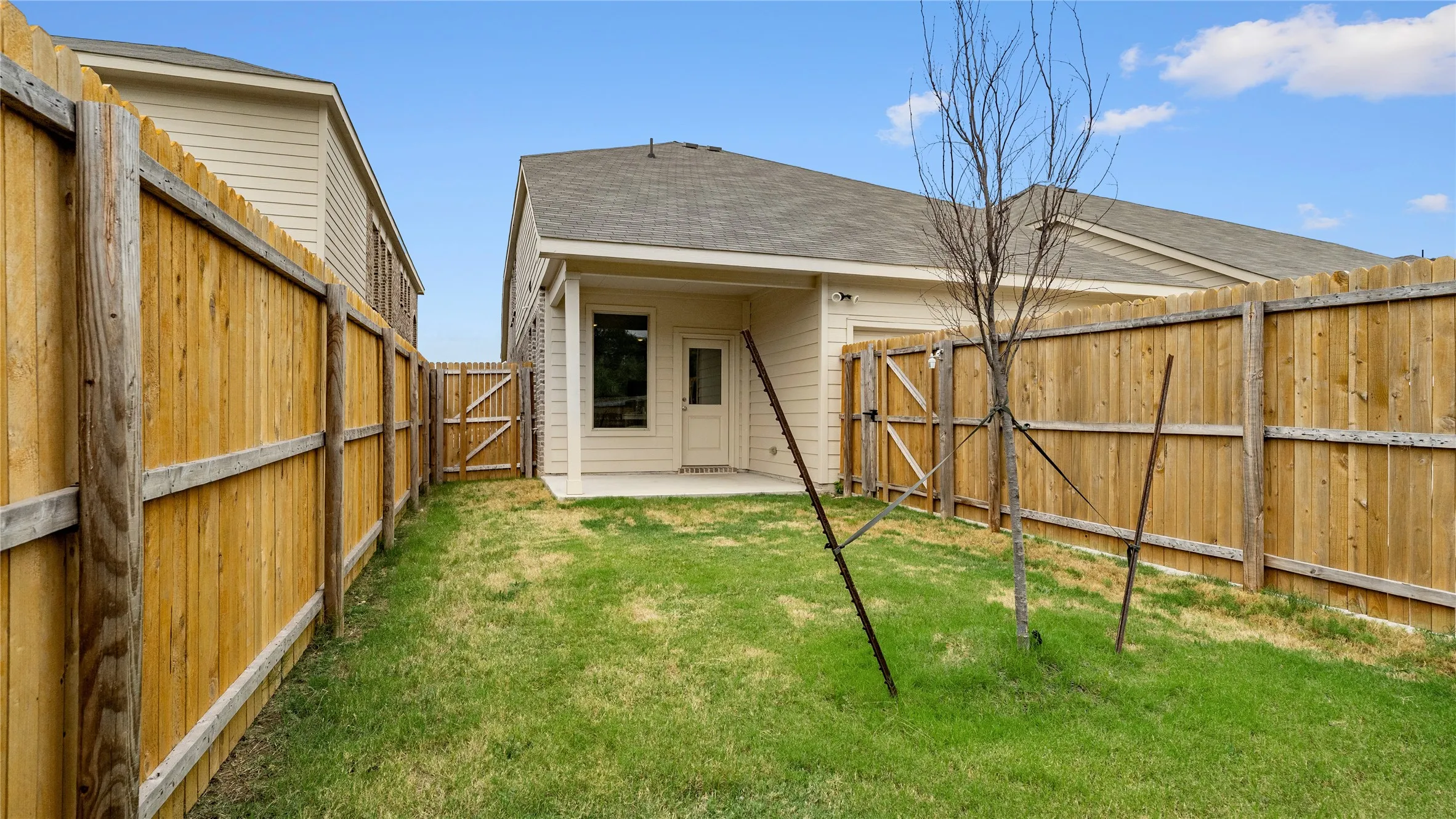 Single Family Residence For Sale in Tarrant County , 9920 Little Tree Lane, Fort Worth, Texas 76179, 3 Bedroom, 3 Bathroom, 2 Garage spaces, 2,091 Sqft, built in 2024, mls#21341613, Real Estate Agent in Fort Worth, Homes For Sale in Tarrant county, Homes For Sale in Fort Worth, Realtor in Fort Worth Texas, Real Estate Brokerage Independent Realty Texas, Luminita Cordes Realtor