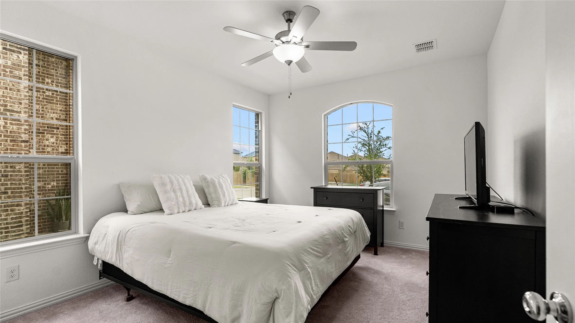 Single Family Residence For Sale in Tarrant County , 9920 Little Tree Lane, Fort Worth, Texas 76179, 3 Bedroom, 3 Bathroom, 2 Garage spaces, 2,091 Sqft, built in 2024, mls#21341613, Real Estate Agent in Fort Worth, Homes For Sale in Tarrant county, Homes For Sale in Fort Worth, Realtor in Fort Worth Texas, Real Estate Brokerage Independent Realty Texas, Luminita Cordes Realtor