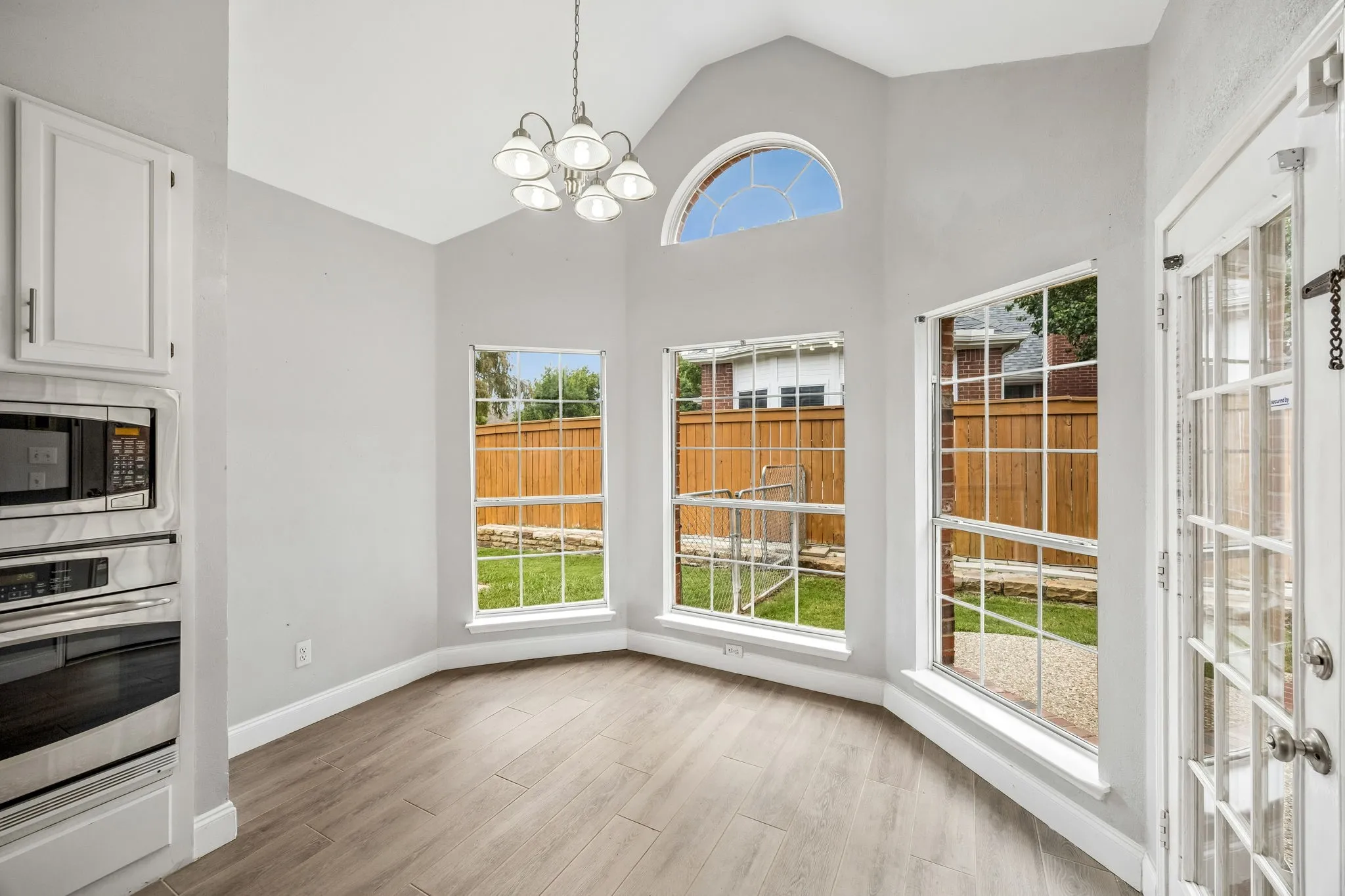 Single Family Residence For Sale in Collin County , 5426 Mill Run Drive, Mc Kinney, Texas 75072, 4 Bedroom, 3 Bathroom, 2 Garage spaces, 2,381 Sqft, built in 1994, mls#21342327, Real Estate Agent in Mc Kinney, Homes For Sale in Collin county, Homes For Sale in Mc Kinney, Realtor in Mc Kinney Texas, Real Estate Brokerage Independent Realty Texas, Luminita Cordes Realtor