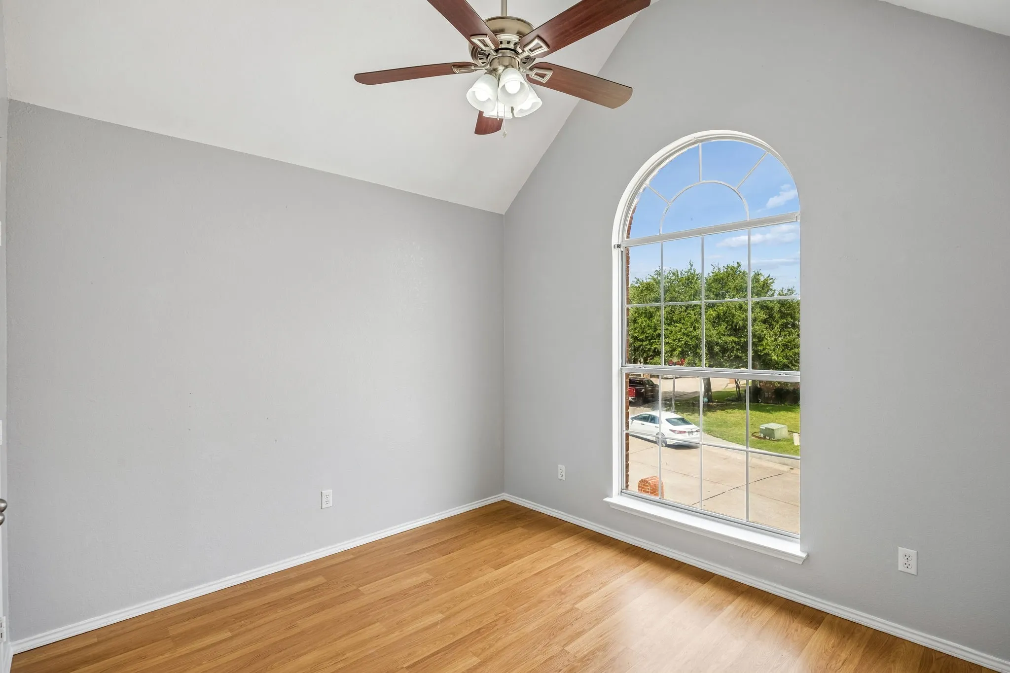 Single Family Residence For Sale in Collin County , 5426 Mill Run Drive, Mc Kinney, Texas 75072, 4 Bedroom, 3 Bathroom, 2 Garage spaces, 2,381 Sqft, built in 1994, mls#21342327, Real Estate Agent in Mc Kinney, Homes For Sale in Collin county, Homes For Sale in Mc Kinney, Realtor in Mc Kinney Texas, Real Estate Brokerage Independent Realty Texas, Luminita Cordes Realtor
