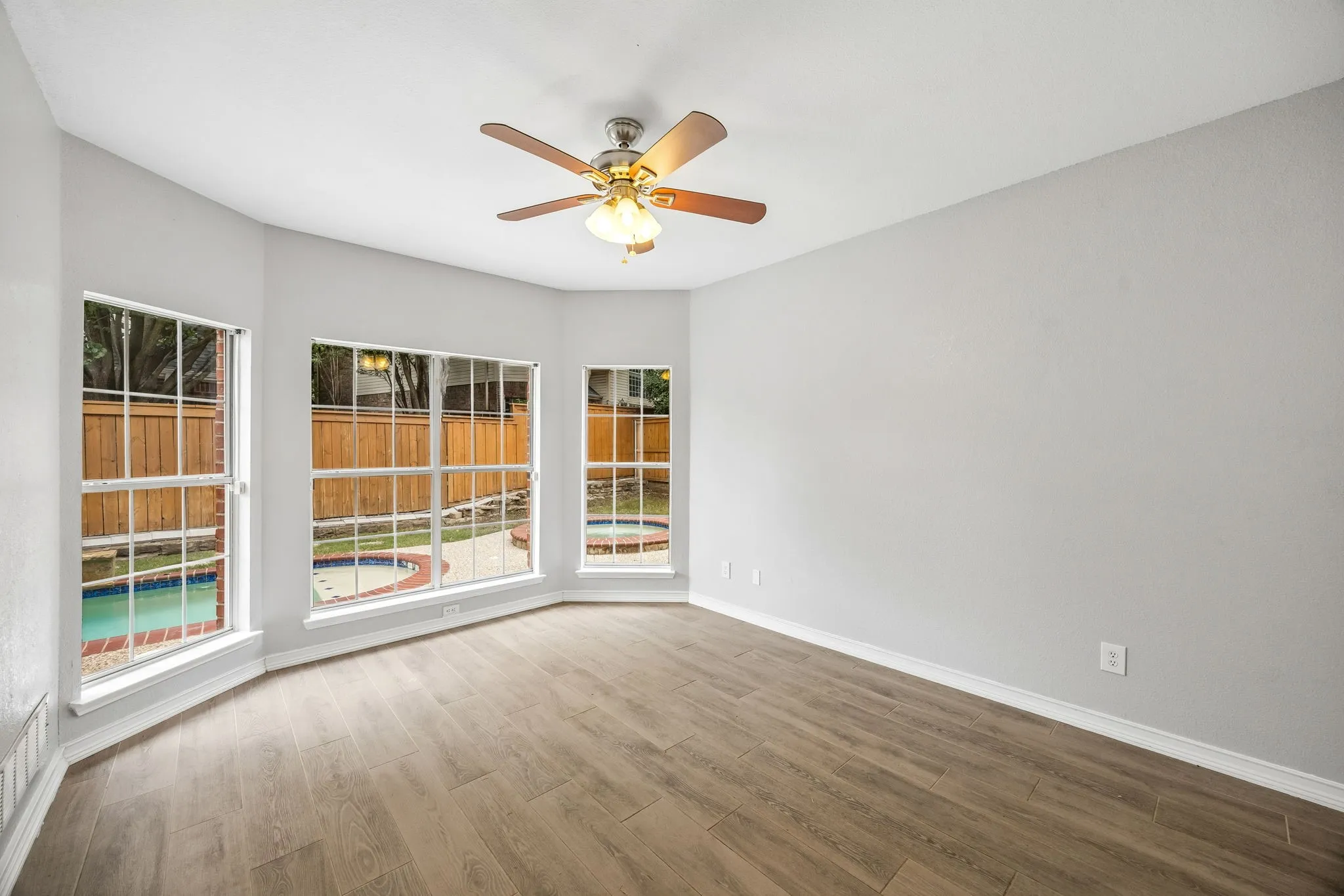 Single Family Residence For Sale in Collin County , 5426 Mill Run Drive, Mc Kinney, Texas 75072, 4 Bedroom, 3 Bathroom, 2 Garage spaces, 2,381 Sqft, built in 1994, mls#21342327, Real Estate Agent in Mc Kinney, Homes For Sale in Collin county, Homes For Sale in Mc Kinney, Realtor in Mc Kinney Texas, Real Estate Brokerage Independent Realty Texas, Luminita Cordes Realtor