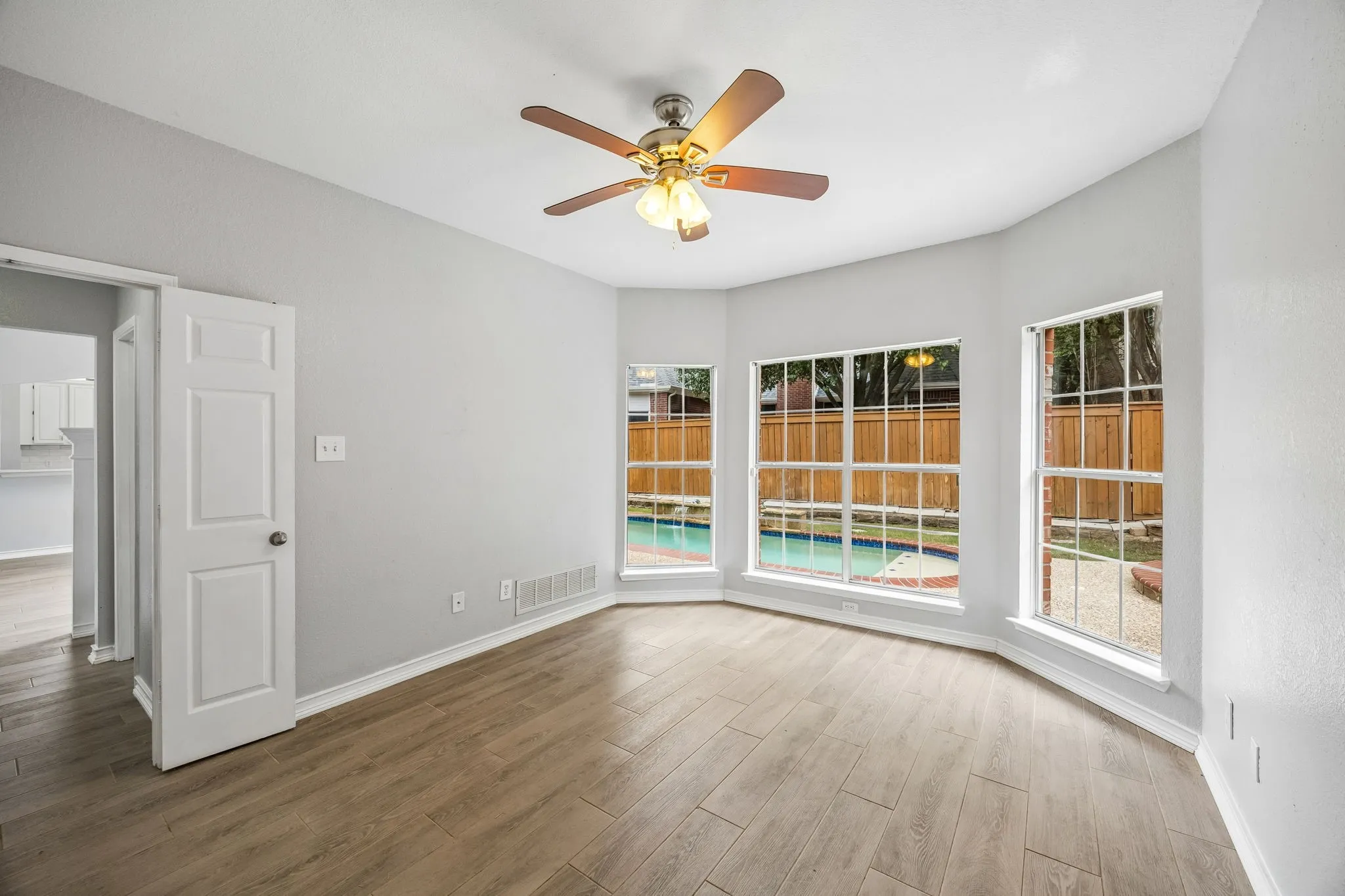 Single Family Residence For Sale in Collin County , 5426 Mill Run Drive, Mc Kinney, Texas 75072, 4 Bedroom, 3 Bathroom, 2 Garage spaces, 2,381 Sqft, built in 1994, mls#21342327, Real Estate Agent in Mc Kinney, Homes For Sale in Collin county, Homes For Sale in Mc Kinney, Realtor in Mc Kinney Texas, Real Estate Brokerage Independent Realty Texas, Luminita Cordes Realtor