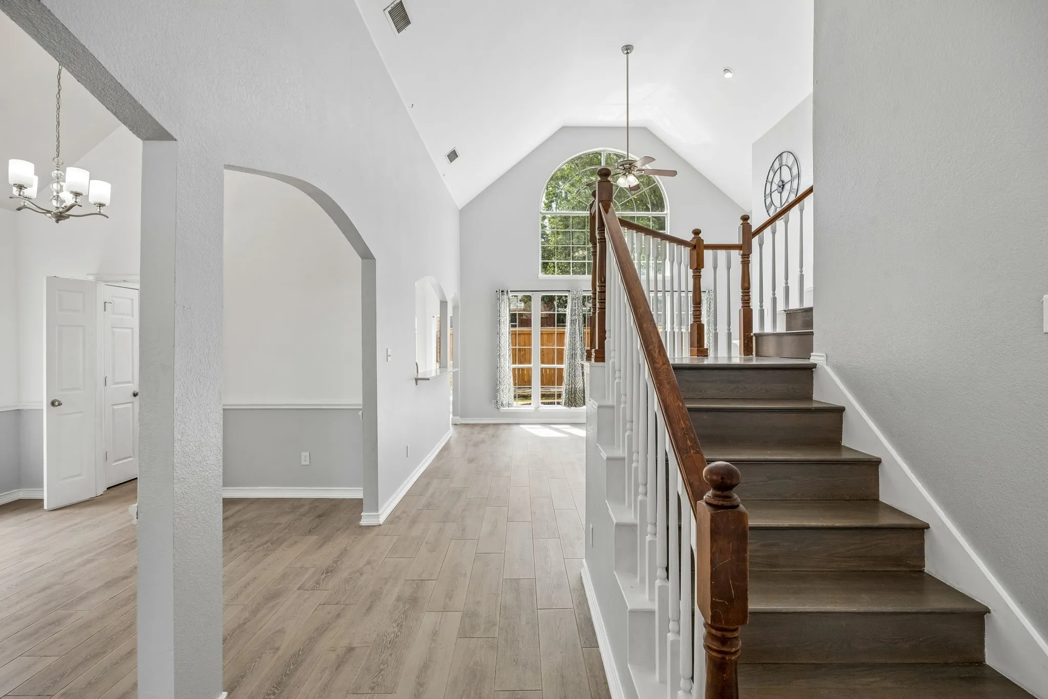 Single Family Residence For Sale in Collin County , 5426 Mill Run Drive, Mc Kinney, Texas 75072, 4 Bedroom, 3 Bathroom, 2 Garage spaces, 2,381 Sqft, built in 1994, mls#21342327, Real Estate Agent in Mc Kinney, Homes For Sale in Collin county, Homes For Sale in Mc Kinney, Realtor in Mc Kinney Texas, Real Estate Brokerage Independent Realty Texas, Luminita Cordes Realtor