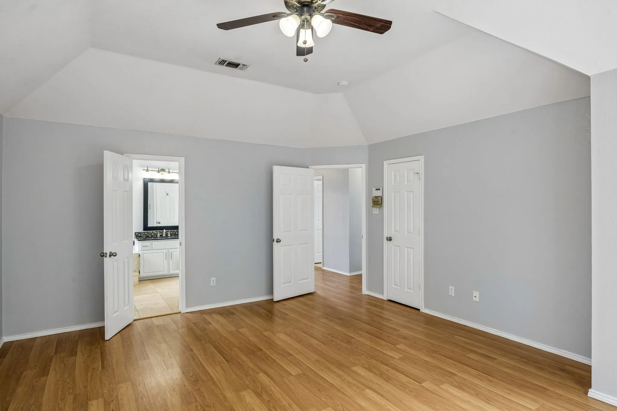 Single Family Residence For Sale in Collin County , 5426 Mill Run Drive, Mc Kinney, Texas 75072, 4 Bedroom, 3 Bathroom, 2 Garage spaces, 2,381 Sqft, built in 1994, mls#21342327, Real Estate Agent in Mc Kinney, Homes For Sale in Collin county, Homes For Sale in Mc Kinney, Realtor in Mc Kinney Texas, Real Estate Brokerage Independent Realty Texas, Luminita Cordes Realtor