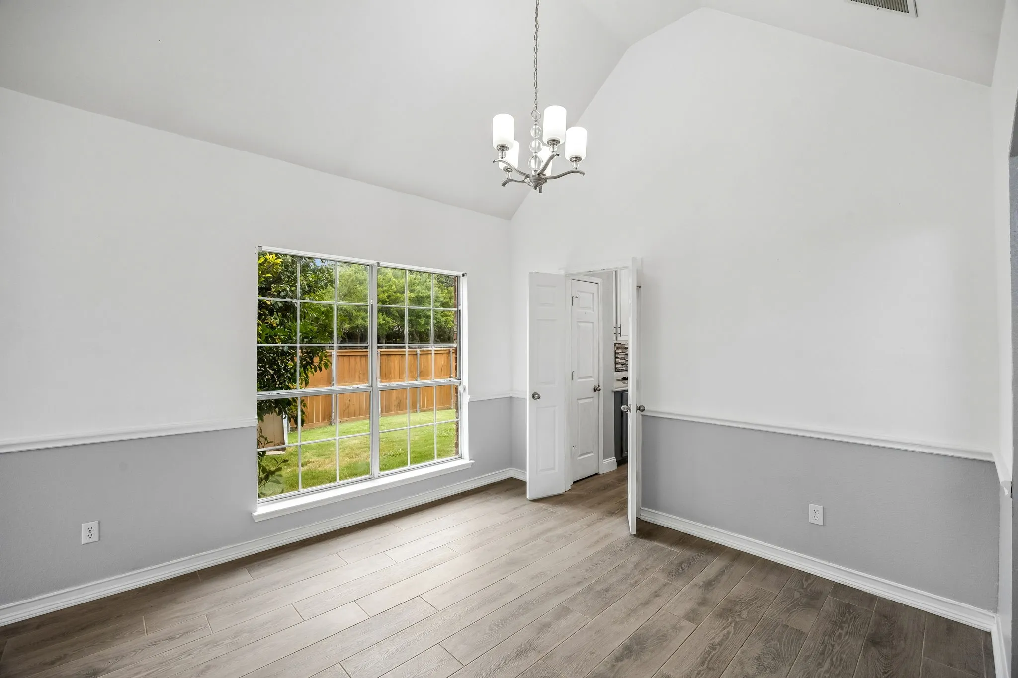 Single Family Residence For Sale in Collin County , 5426 Mill Run Drive, Mc Kinney, Texas 75072, 4 Bedroom, 3 Bathroom, 2 Garage spaces, 2,381 Sqft, built in 1994, mls#21342327, Real Estate Agent in Mc Kinney, Homes For Sale in Collin county, Homes For Sale in Mc Kinney, Realtor in Mc Kinney Texas, Real Estate Brokerage Independent Realty Texas, Luminita Cordes Realtor