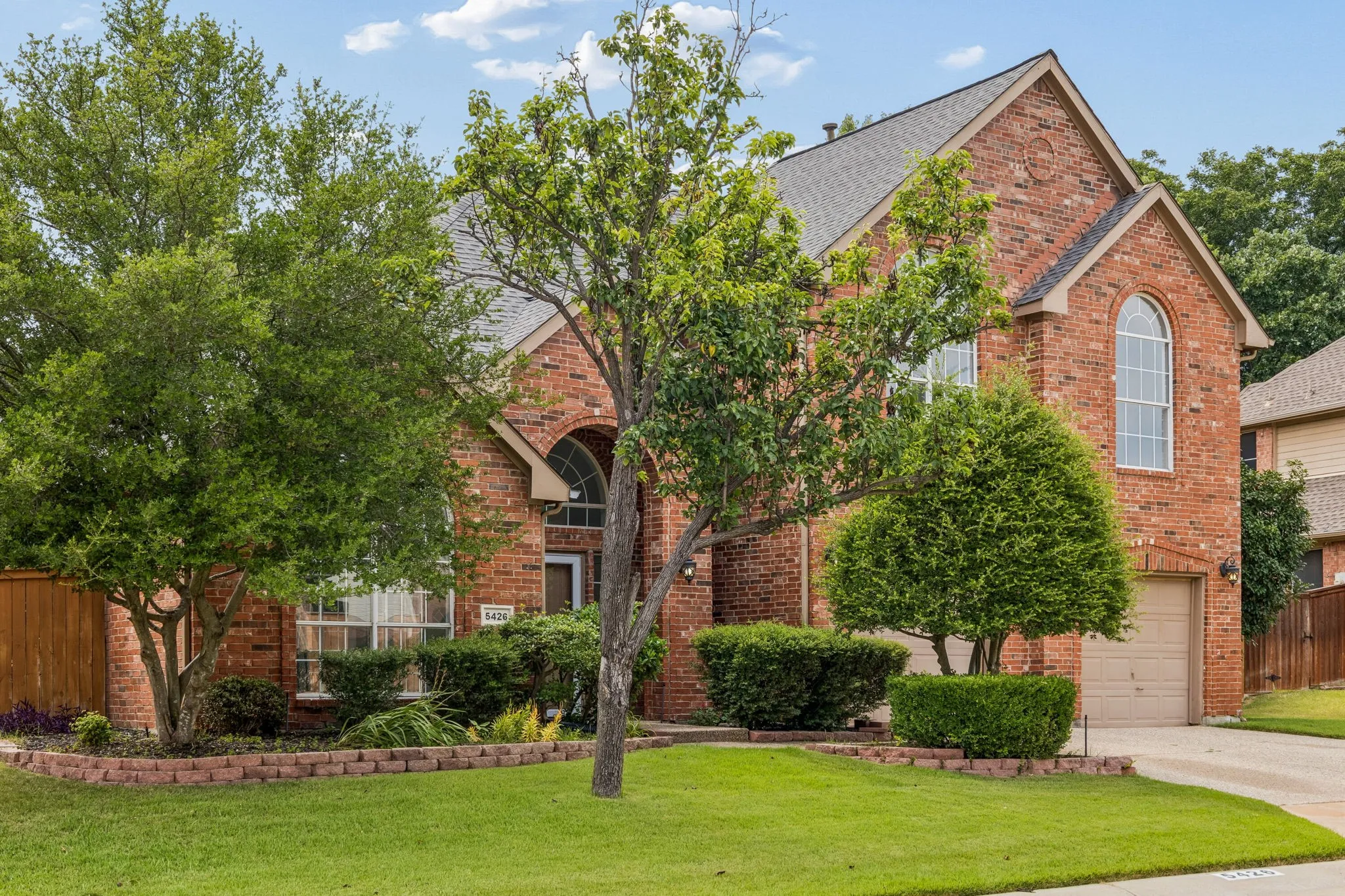 Single Family Residence For Sale in Collin County , 5426 Mill Run Drive, Mc Kinney, Texas 75072, 4 Bedroom, 3 Bathroom, 2 Garage spaces, 2,381 Sqft, built in 1994, mls#21342327, Real Estate Agent in Mc Kinney, Homes For Sale in Collin county, Homes For Sale in Mc Kinney, Realtor in Mc Kinney Texas, Real Estate Brokerage Independent Realty Texas, Luminita Cordes Realtor
