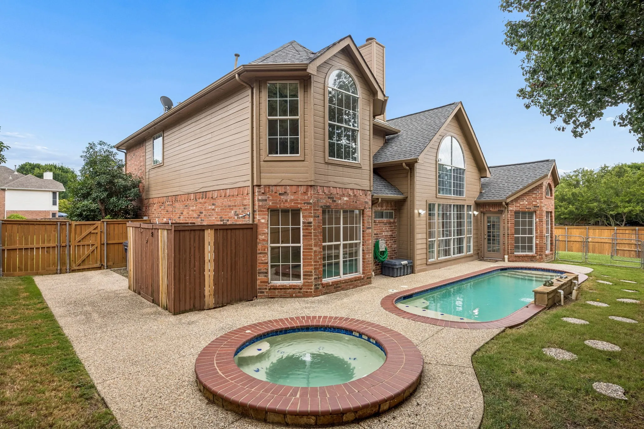 Single Family Residence For Sale in Collin County , 5426 Mill Run Drive, Mc Kinney, Texas 75072, 4 Bedroom, 3 Bathroom, 2 Garage spaces, 2,381 Sqft, built in 1994, mls#21342327, Real Estate Agent in Mc Kinney, Homes For Sale in Collin county, Homes For Sale in Mc Kinney, Realtor in Mc Kinney Texas, Real Estate Brokerage Independent Realty Texas, Luminita Cordes Realtor
