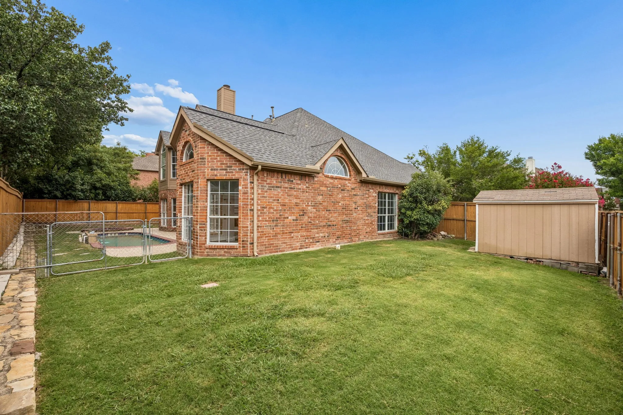 Single Family Residence For Sale in Collin County , 5426 Mill Run Drive, Mc Kinney, Texas 75072, 4 Bedroom, 3 Bathroom, 2 Garage spaces, 2,381 Sqft, built in 1994, mls#21342327, Real Estate Agent in Mc Kinney, Homes For Sale in Collin county, Homes For Sale in Mc Kinney, Realtor in Mc Kinney Texas, Real Estate Brokerage Independent Realty Texas, Luminita Cordes Realtor