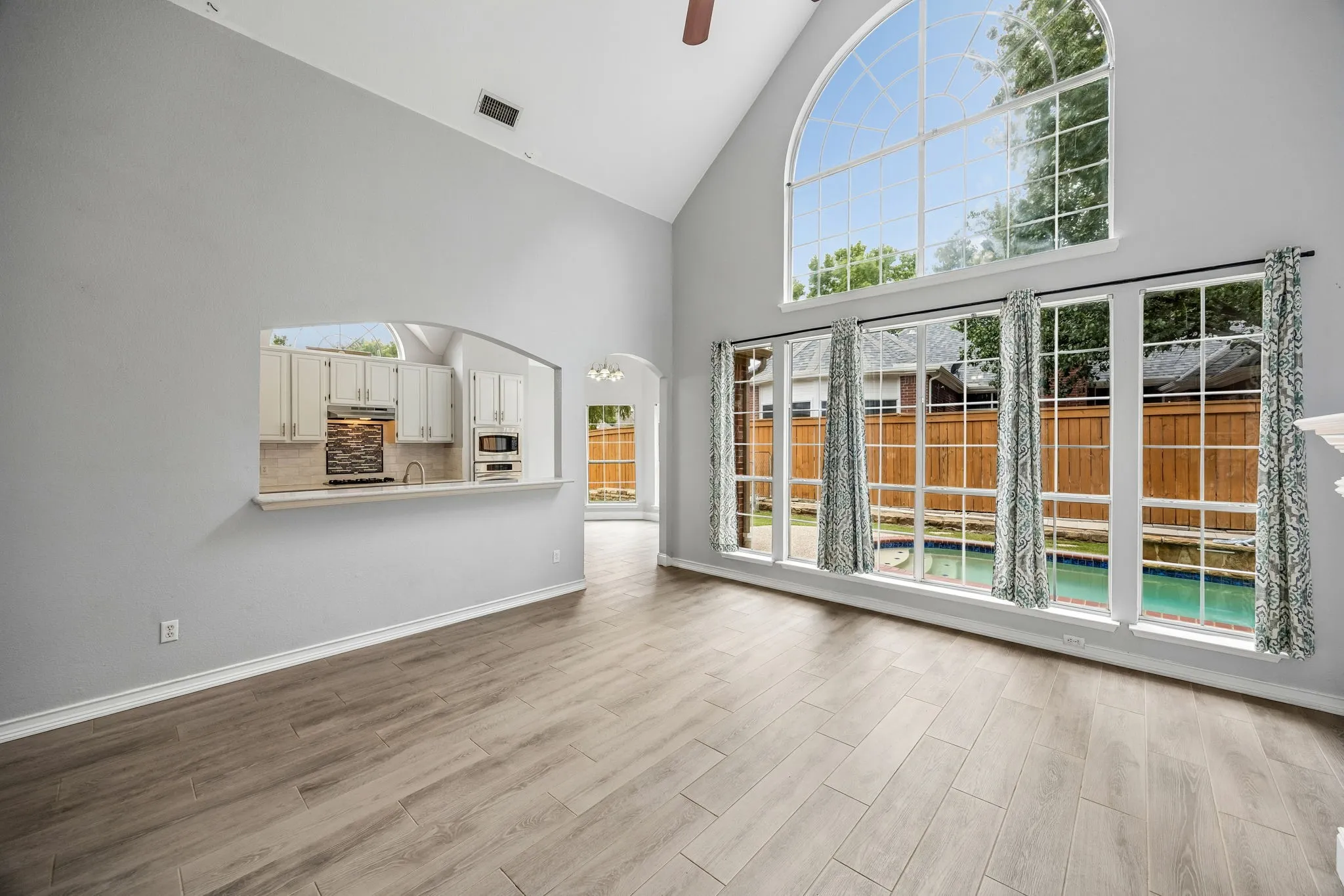 Single Family Residence For Sale in Collin County , 5426 Mill Run Drive, Mc Kinney, Texas 75072, 4 Bedroom, 3 Bathroom, 2 Garage spaces, 2,381 Sqft, built in 1994, mls#21342327, Real Estate Agent in Mc Kinney, Homes For Sale in Collin county, Homes For Sale in Mc Kinney, Realtor in Mc Kinney Texas, Real Estate Brokerage Independent Realty Texas, Luminita Cordes Realtor