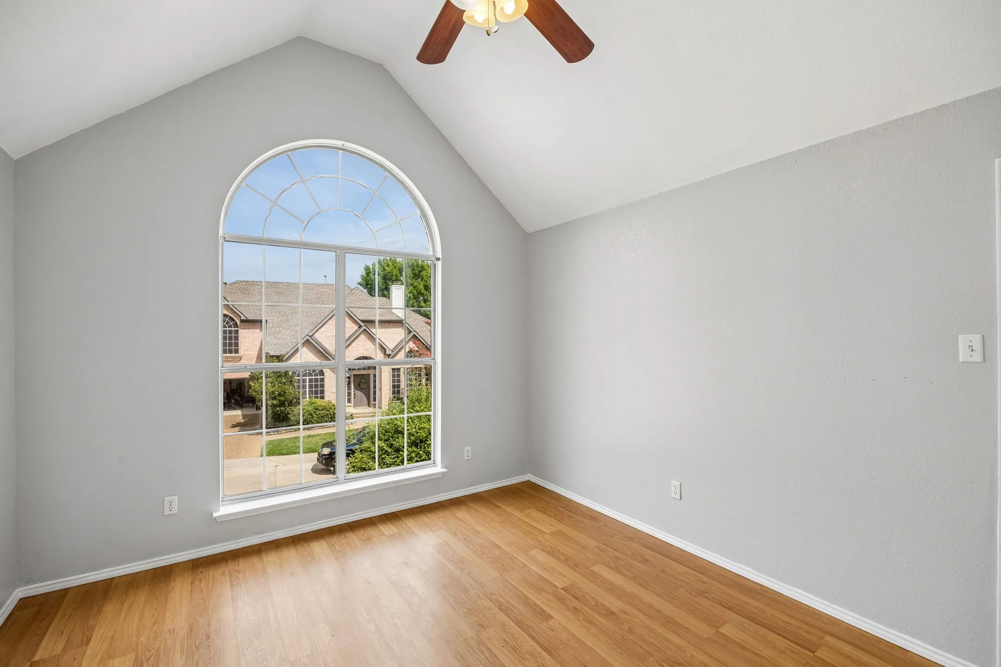 Single Family Residence For Sale in Collin County , 5426 Mill Run Drive, Mc Kinney, Texas 75072, 4 Bedroom, 3 Bathroom, 2 Garage spaces, 2,381 Sqft, built in 1994, mls#21342327, Real Estate Agent in Mc Kinney, Homes For Sale in Collin county, Homes For Sale in Mc Kinney, Realtor in Mc Kinney Texas, Real Estate Brokerage Independent Realty Texas, Luminita Cordes Realtor