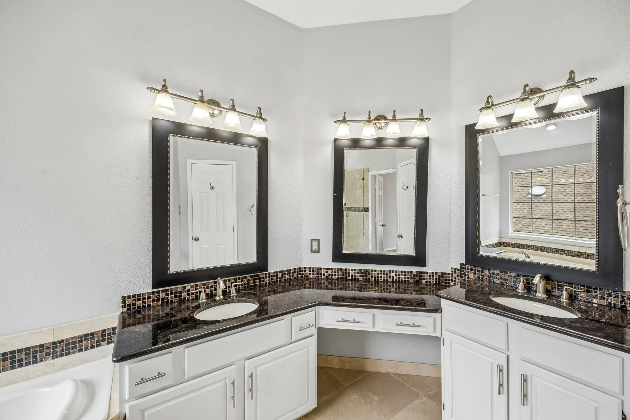Single Family Residence For Sale in Collin County , 5426 Mill Run Drive, Mc Kinney, Texas 75072, 4 Bedroom, 3 Bathroom, 2 Garage spaces, 2,381 Sqft, built in 1994, mls#21342327, Real Estate Agent in Mc Kinney, Homes For Sale in Collin county, Homes For Sale in Mc Kinney, Realtor in Mc Kinney Texas, Real Estate Brokerage Independent Realty Texas, Luminita Cordes Realtor