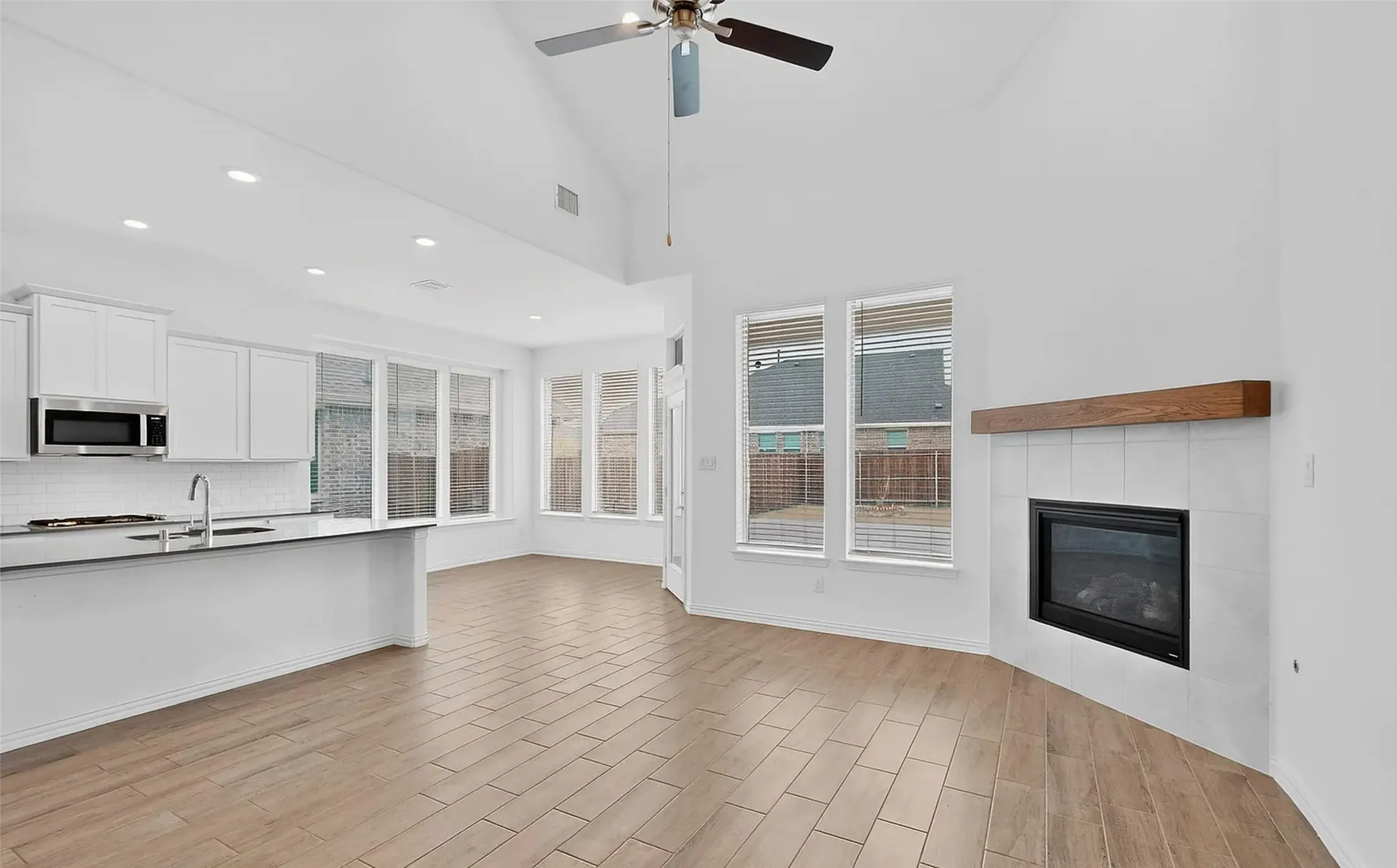 Single Family Residence For Rent in Denton County , 1505 Kurelek Drive, Little Elm, Texas 75068, 5 Bedroom, 5 Bathroom, 2 Garage spaces, 3,401 Sqft, built in 2023, mls#21341014, Real Estate Agent in Little Elm, Homes For Rent in Denton county, Homes For Rent in Little Elm, Realtor in Little Elm Texas, Real Estate Brokerage Independent Realty Texas, Luminita Cordes Realtor