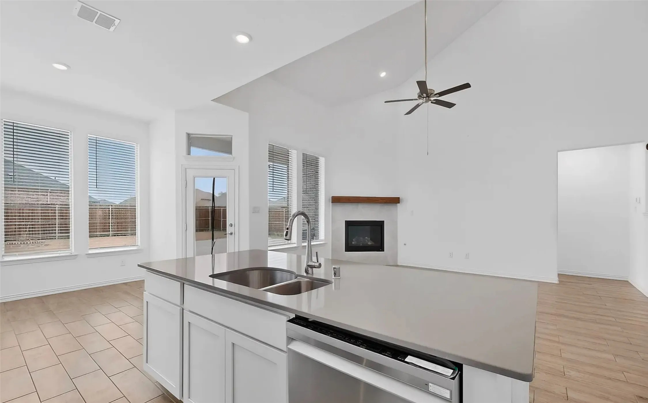 Single Family Residence For Rent in Denton County , 1505 Kurelek Drive, Little Elm, Texas 75068, 5 Bedroom, 5 Bathroom, 2 Garage spaces, 3,401 Sqft, built in 2023, mls#21341014, Real Estate Agent in Little Elm, Homes For Rent in Denton county, Homes For Rent in Little Elm, Realtor in Little Elm Texas, Real Estate Brokerage Independent Realty Texas, Luminita Cordes Realtor