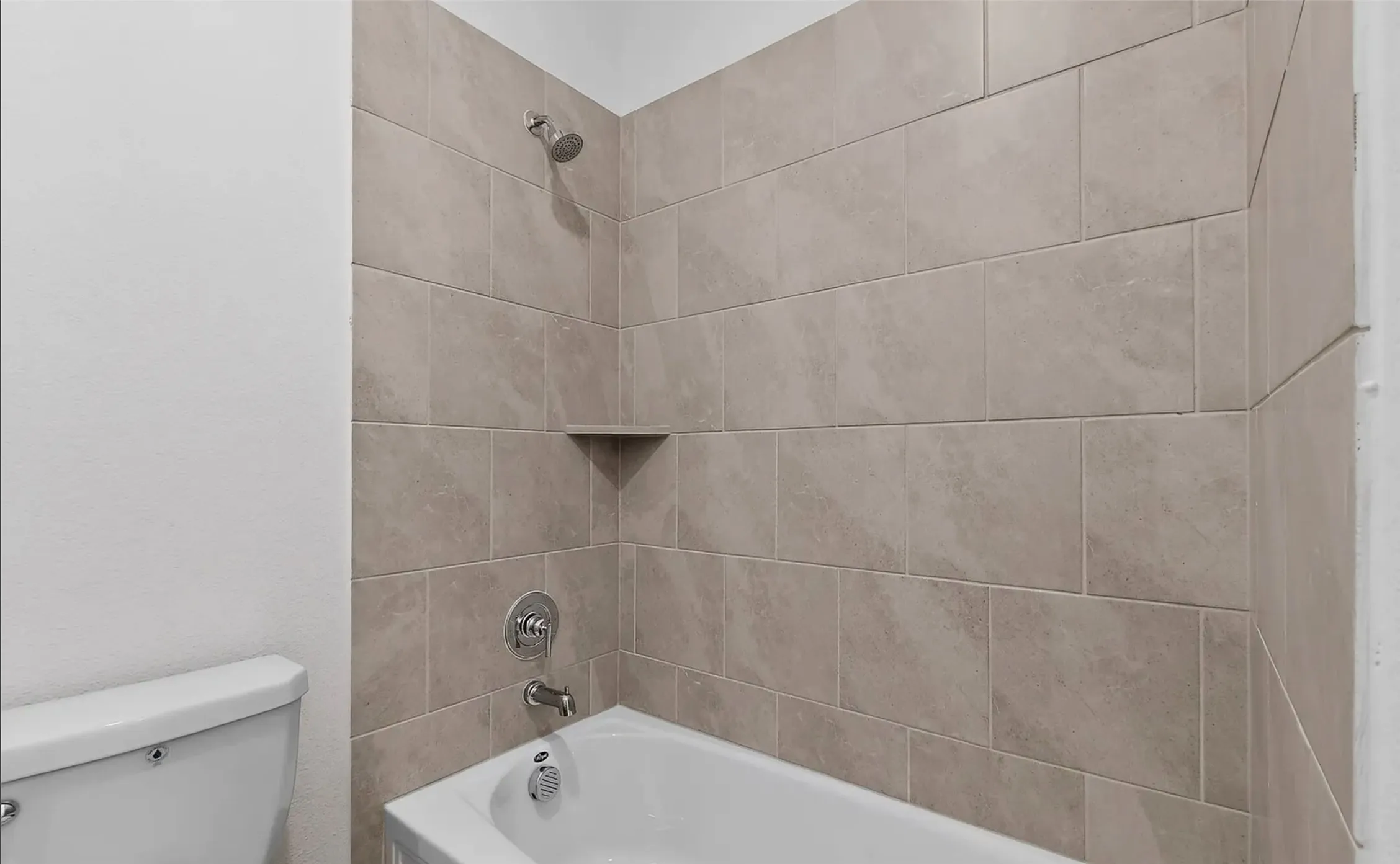 Single Family Residence For Rent in Denton County , 1505 Kurelek Drive, Little Elm, Texas 75068, 5 Bedroom, 5 Bathroom, 2 Garage spaces, 3,401 Sqft, built in 2023, mls#21341014, Real Estate Agent in Little Elm, Homes For Rent in Denton county, Homes For Rent in Little Elm, Realtor in Little Elm Texas, Real Estate Brokerage Independent Realty Texas, Luminita Cordes Realtor