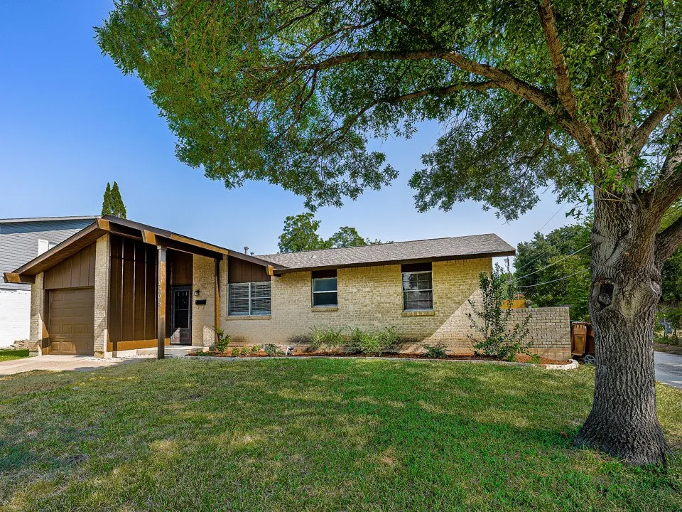 Single Family Residence For Sale in Collin County , 1205 Northridge Drive, Plano, Texas 75075, 3 Bedroom, 1 Bathroom, 1 Garage spaces, 1,126 Sqft, built in 1963, mls#21342387, Real Estate Agent in Plano, Homes For Sale in Collin county, Homes For Sale in Plano, Realtor in Plano Texas, Real Estate Brokerage Independent Realty Texas, Luminita Cordes Realtor
