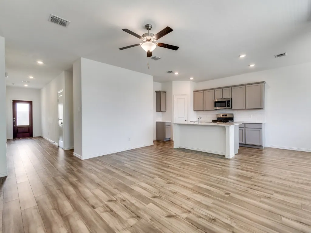 Single Family Residence For Rent in Collin County , 1601 Madison Drive, Anna, Texas 75409, 3 Bedroom, 2 Bathroom, 2 Garage spaces, 1,606 Sqft, built in 2022, mls#21341022, Real Estate Agent in Anna, Homes For Rent in Collin county, Homes For Rent in Anna, Realtor in Anna Texas, Real Estate Brokerage Independent Realty Texas, Luminita Cordes Realtor