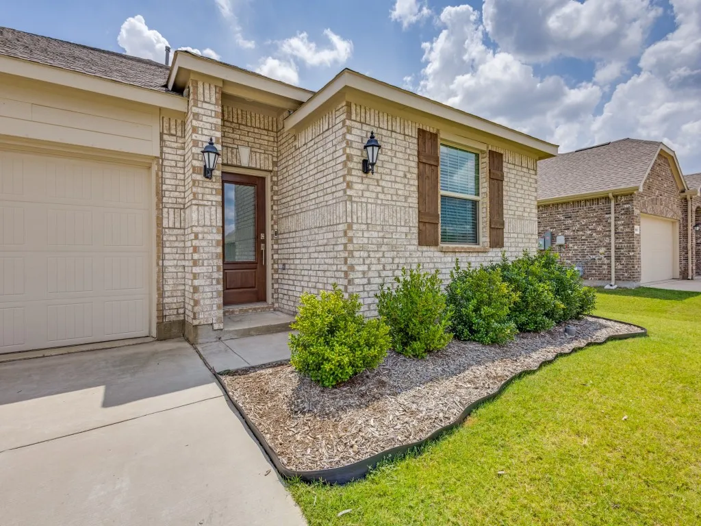 Single Family Residence For Rent in Collin County , 1601 Madison Drive, Anna, Texas 75409, 3 Bedroom, 2 Bathroom, 2 Garage spaces, 1,606 Sqft, built in 2022, mls#21341022, Real Estate Agent in Anna, Homes For Rent in Collin county, Homes For Rent in Anna, Realtor in Anna Texas, Real Estate Brokerage Independent Realty Texas, Luminita Cordes Realtor