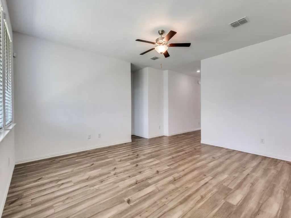 Single Family Residence For Rent in Collin County , 1601 Madison Drive, Anna, Texas 75409, 3 Bedroom, 2 Bathroom, 2 Garage spaces, 1,606 Sqft, built in 2022, mls#21341022, Real Estate Agent in Anna, Homes For Rent in Collin county, Homes For Rent in Anna, Realtor in Anna Texas, Real Estate Brokerage Independent Realty Texas, Luminita Cordes Realtor