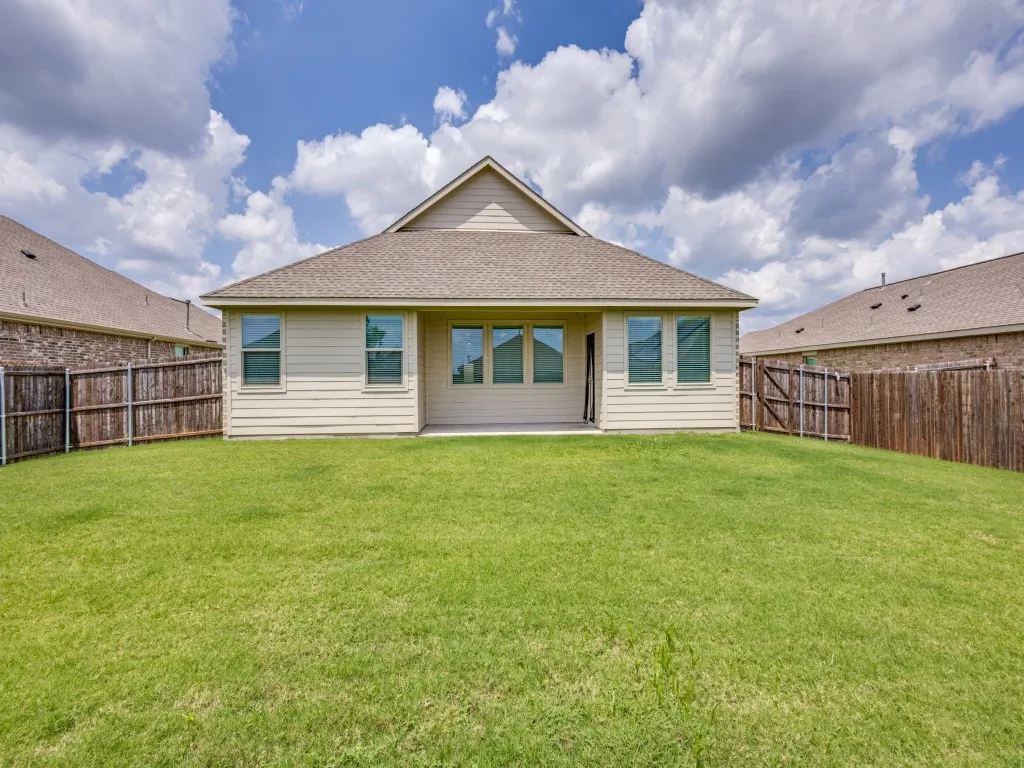 Single Family Residence For Rent in Collin County , 1601 Madison Drive, Anna, Texas 75409, 3 Bedroom, 2 Bathroom, 2 Garage spaces, 1,606 Sqft, built in 2022, mls#21341022, Real Estate Agent in Anna, Homes For Rent in Collin county, Homes For Rent in Anna, Realtor in Anna Texas, Real Estate Brokerage Independent Realty Texas, Luminita Cordes Realtor