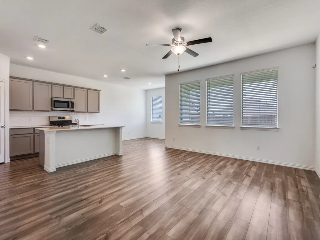 Single Family Residence For Rent in Collin County , 1601 Madison Drive, Anna, Texas 75409, 3 Bedroom, 2 Bathroom, 2 Garage spaces, 1,606 Sqft, built in 2022, mls#21341022, Real Estate Agent in Anna, Homes For Rent in Collin county, Homes For Rent in Anna, Realtor in Anna Texas, Real Estate Brokerage Independent Realty Texas, Luminita Cordes Realtor