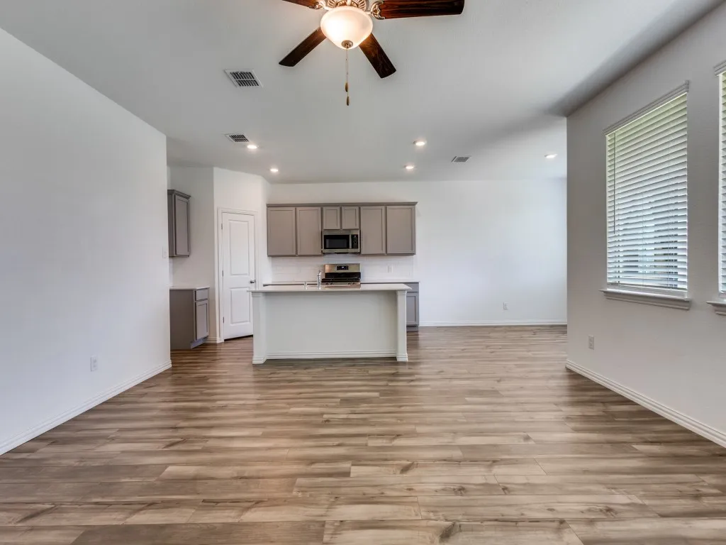 Single Family Residence For Rent in Collin County , 1601 Madison Drive, Anna, Texas 75409, 3 Bedroom, 2 Bathroom, 2 Garage spaces, 1,606 Sqft, built in 2022, mls#21341022, Real Estate Agent in Anna, Homes For Rent in Collin county, Homes For Rent in Anna, Realtor in Anna Texas, Real Estate Brokerage Independent Realty Texas, Luminita Cordes Realtor