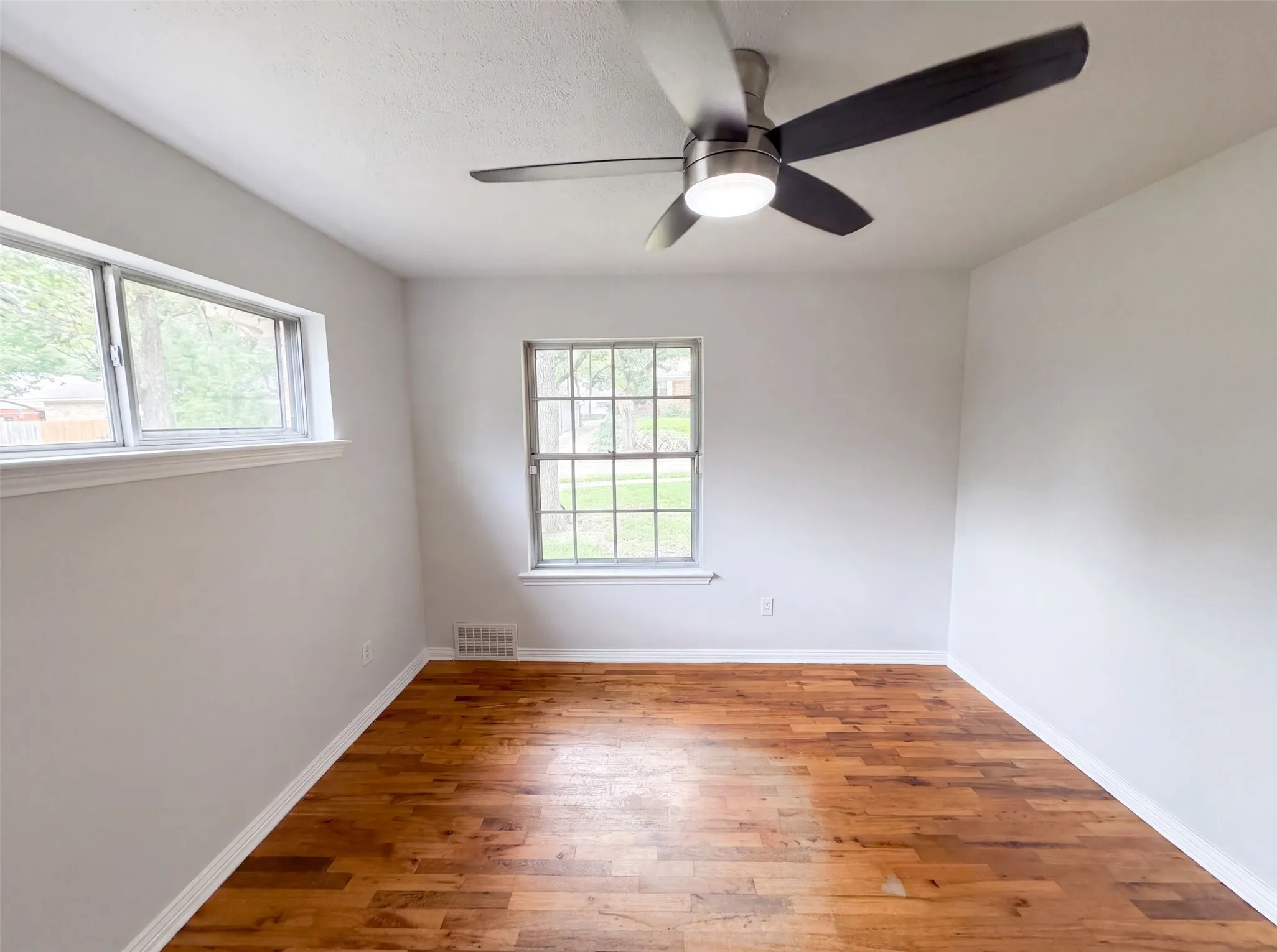 Single Family Residence For Sale in Dallas County , 8839 Sweetwater Drive, Dallas, Texas 75228, 3 Bedroom, 2 Bathroom, 2 Garage spaces, 2,009 Sqft, built in 1962, mls#21342395, Real Estate Agent in Dallas, Homes For Sale in Dallas county, Homes For Sale in Dallas, Realtor in Dallas Texas, Real Estate Brokerage Independent Realty Texas, Luminita Cordes Realtor